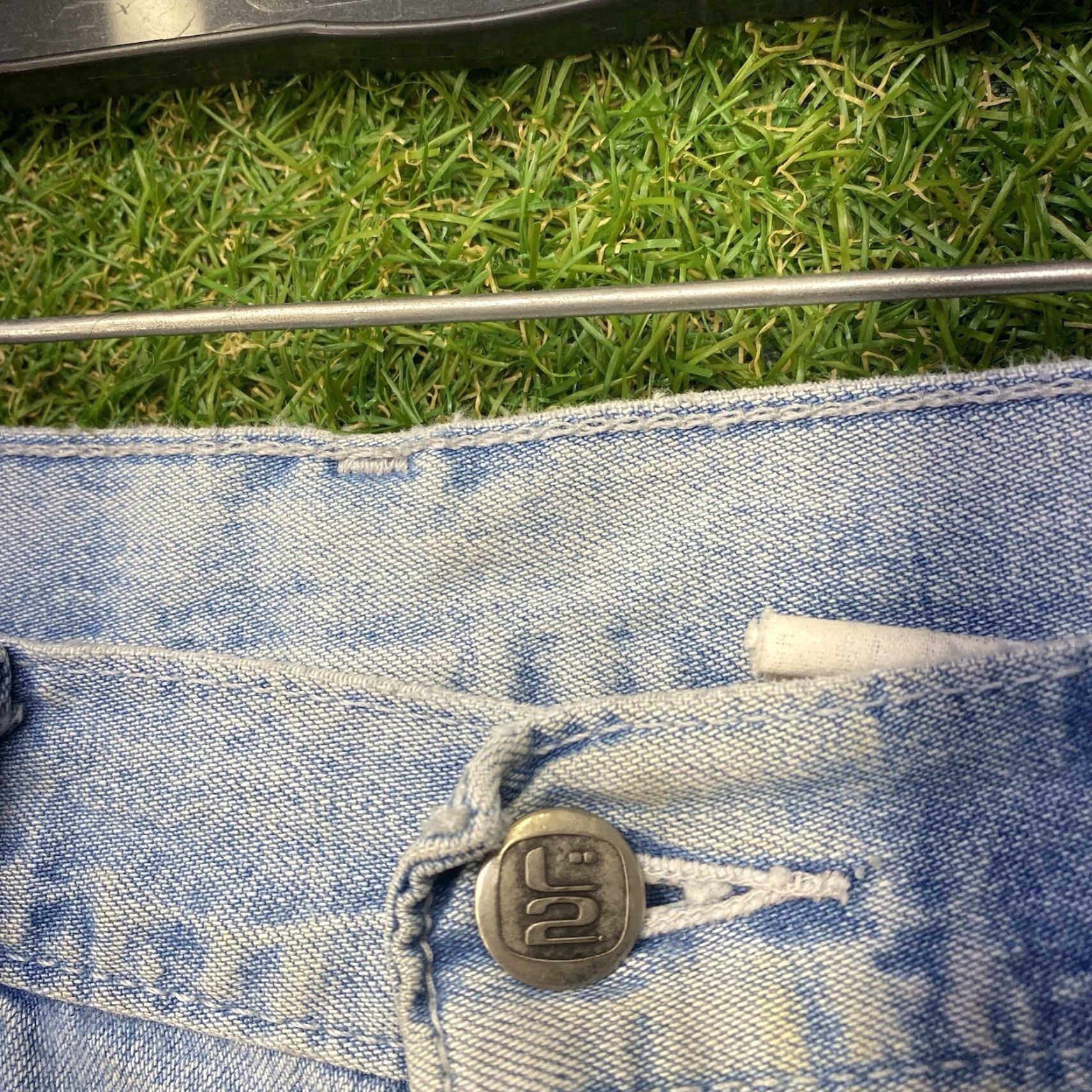 Levi's VINTAGE Levi's Jeans Shorts Mens 42 L2 Silver Tab Baggy Fit Skater JNCO Light Wash Denim 5-Pocket Design Relaxed 90s USA Mens Size US 42 / EU 58 - 3 Thumbnail