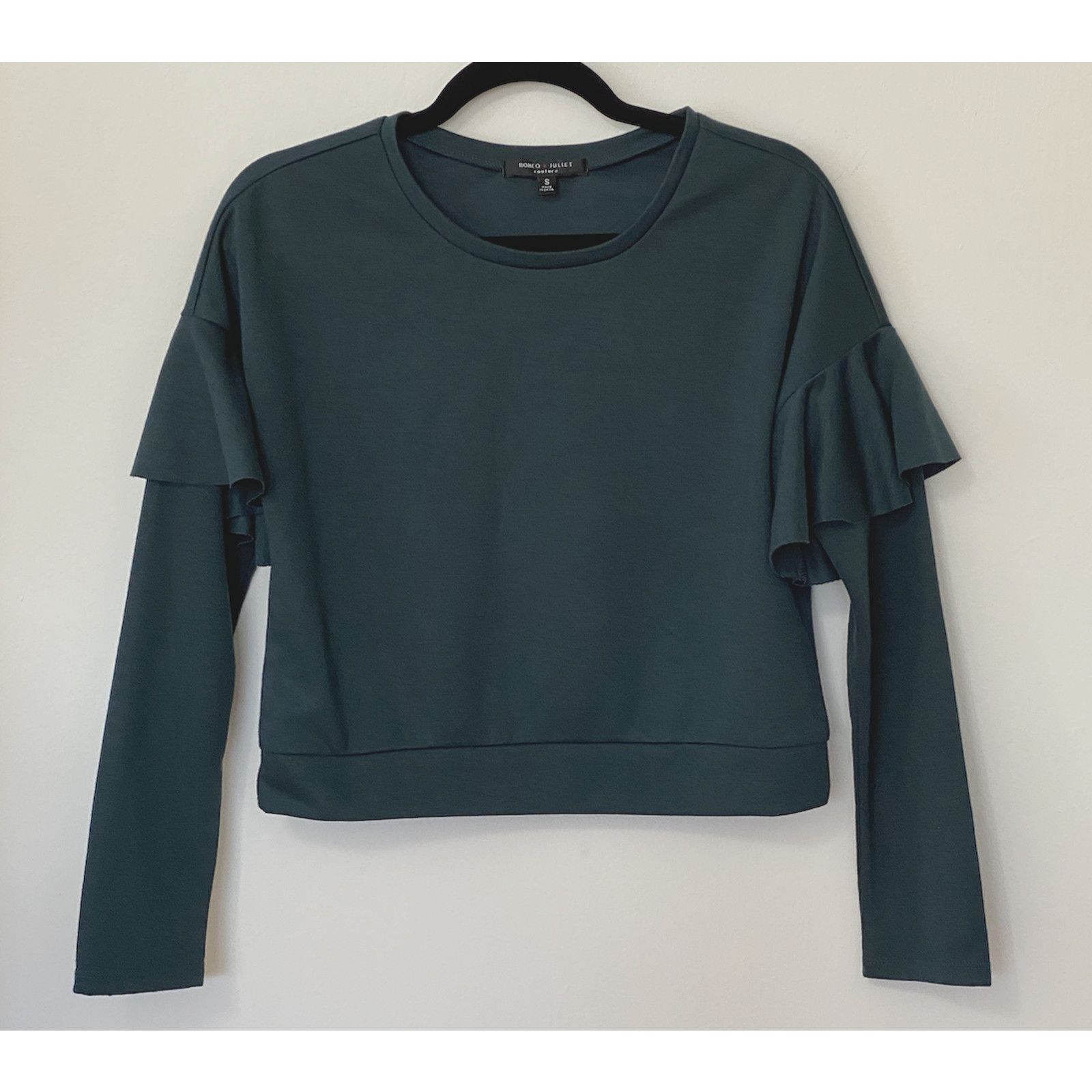 Other Romeo & Juliet Green Ruffle Long Sleeve Round Neck Sweater S Size S / US 4 / IT 40 - 1 Thumbnail