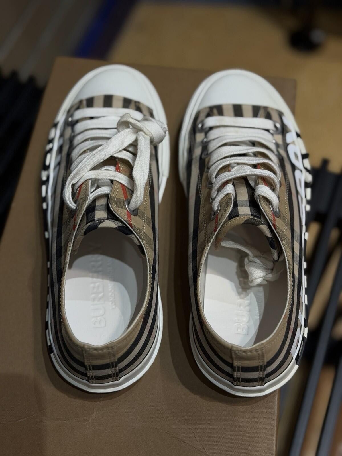 Burberry Burberry Women's Check Logo Lace-Up Size 36.5EU/6.5US W Size US 6.5 / IT 36.5 - 10 Thumbnail