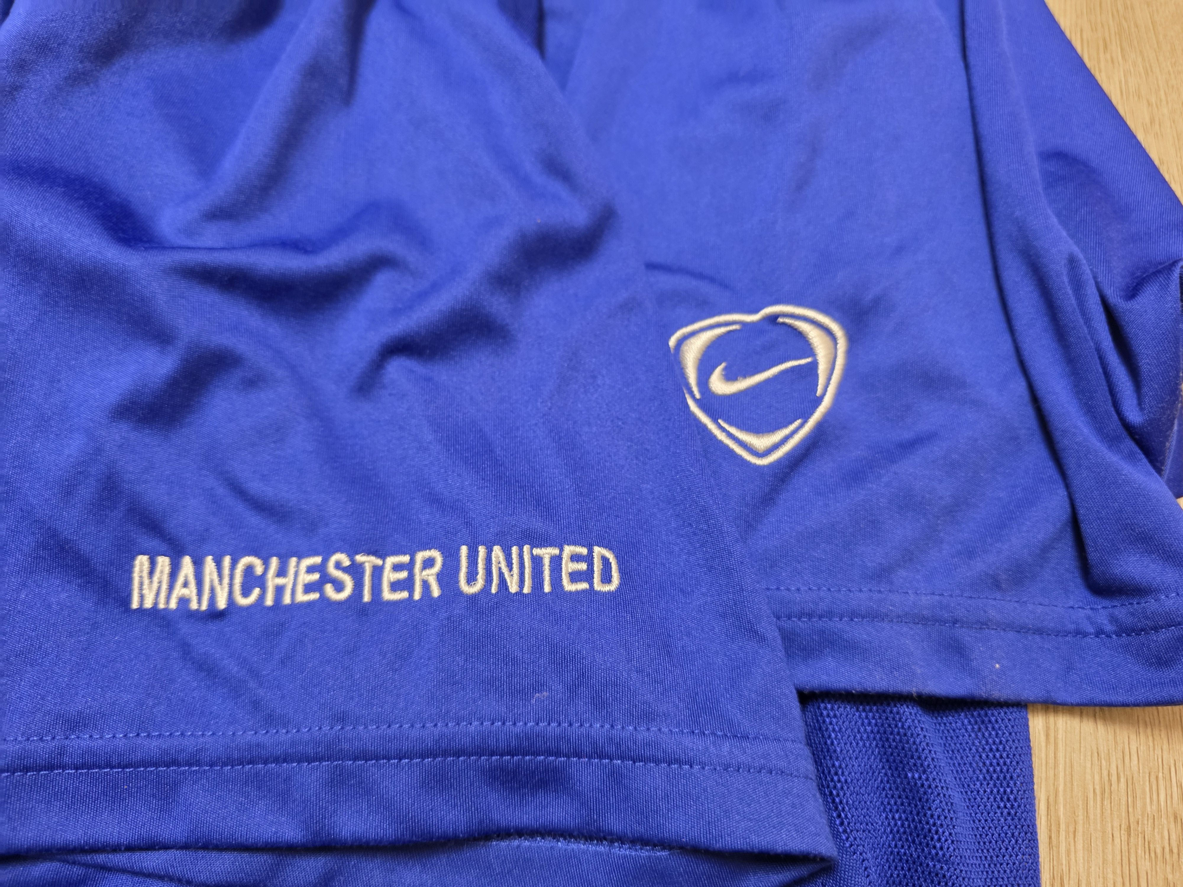 Nike MANCHESTER UNITED 2006 VINTAGE FOOTBALL SHIRT SOCCER JERSEY Size US L / EU 52-54 / 3 - 6 Thumbnail