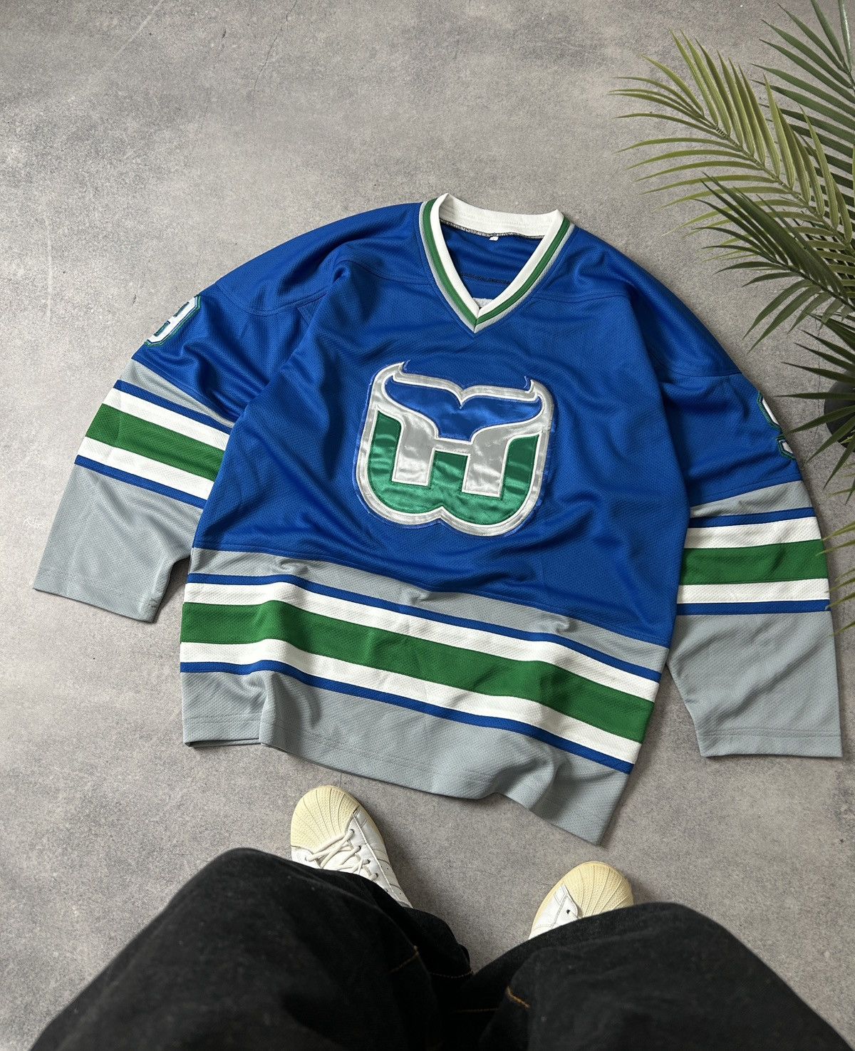 Ccm Vintage Hartford Whalers jersey mens Gordie Howe 9 Size US L / EU 52-54 / 3 - 1 Thumbnail