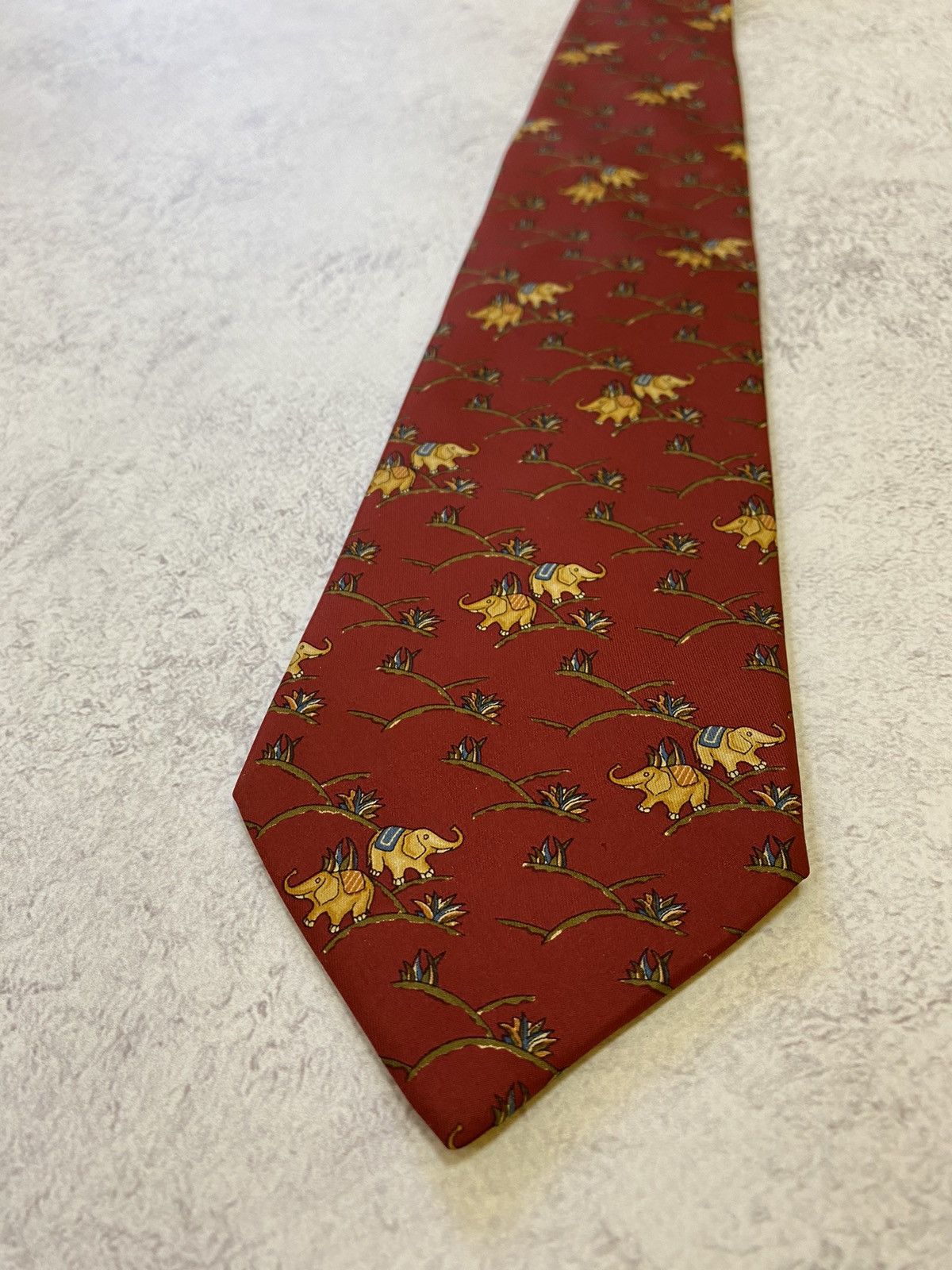Salvatore Ferragamo Vintage Salvatore Ferragamo Elephants Red Silk Tie Size ONE SIZE - 6 Thumbnail