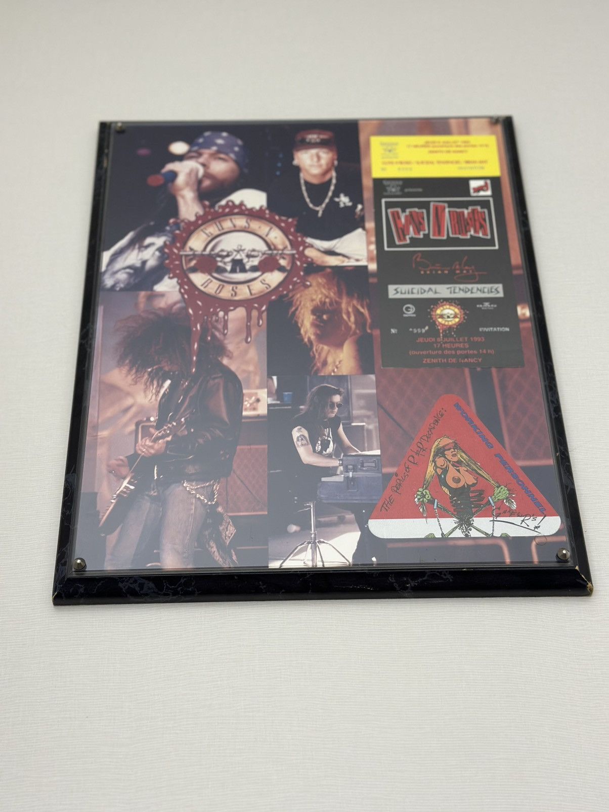 Guns N' Roses Gun’s N Roses Hanging Plaque Use Your Illusion 1993 Tour Size ONE SIZE - 3 Thumbnail