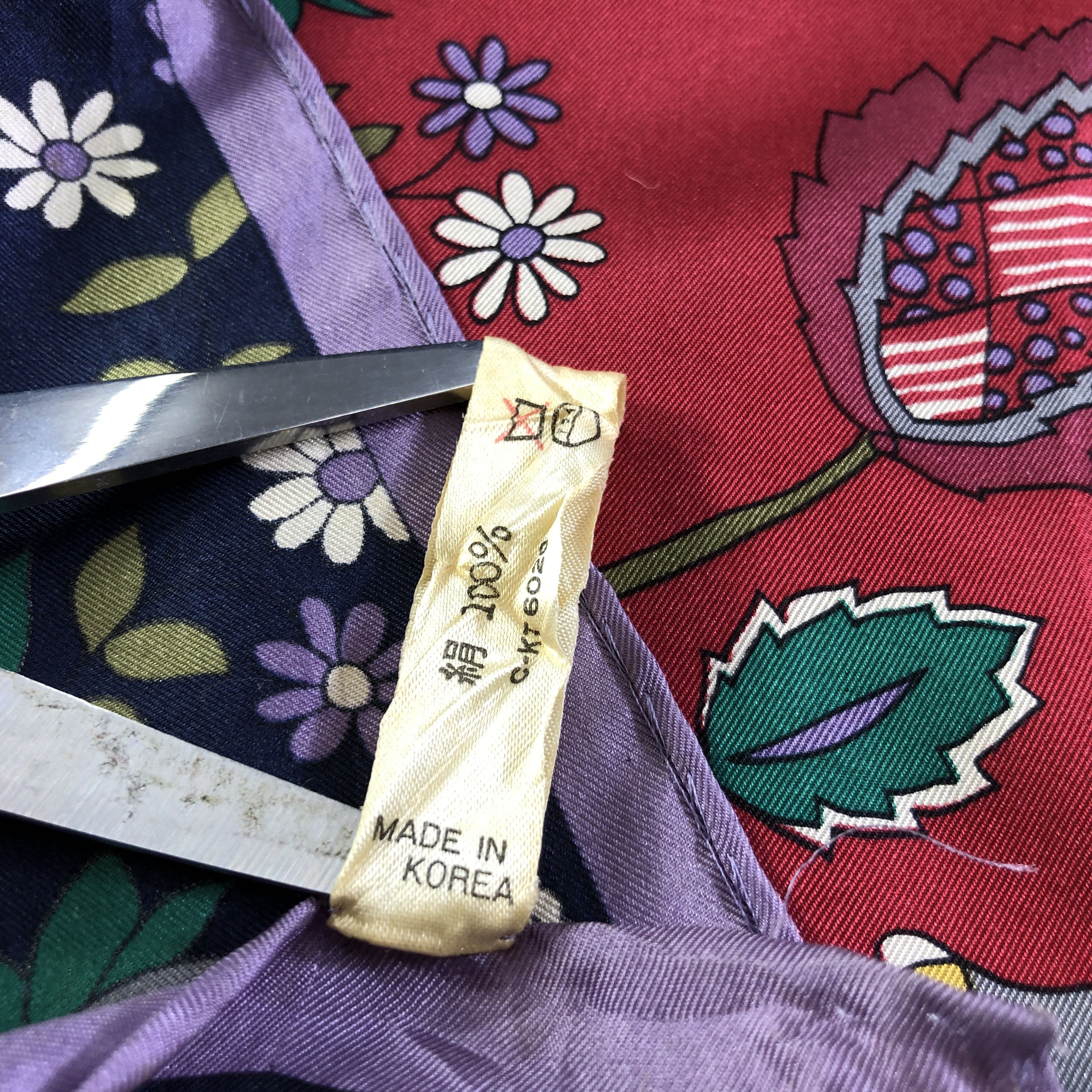 Vintage Floral Silk Scarf Hand Rolled Vintage Accessory M998 Size ONE SIZE - 5 Thumbnail
