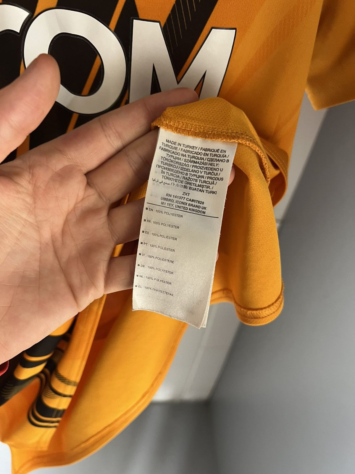 Umbro VINTAGE UMBRO FC HULL CITY ENGLAND SOCCER JERSEY RETRO Y2K Size US S / EU 44-46 / 1 - 10 Thumbnail