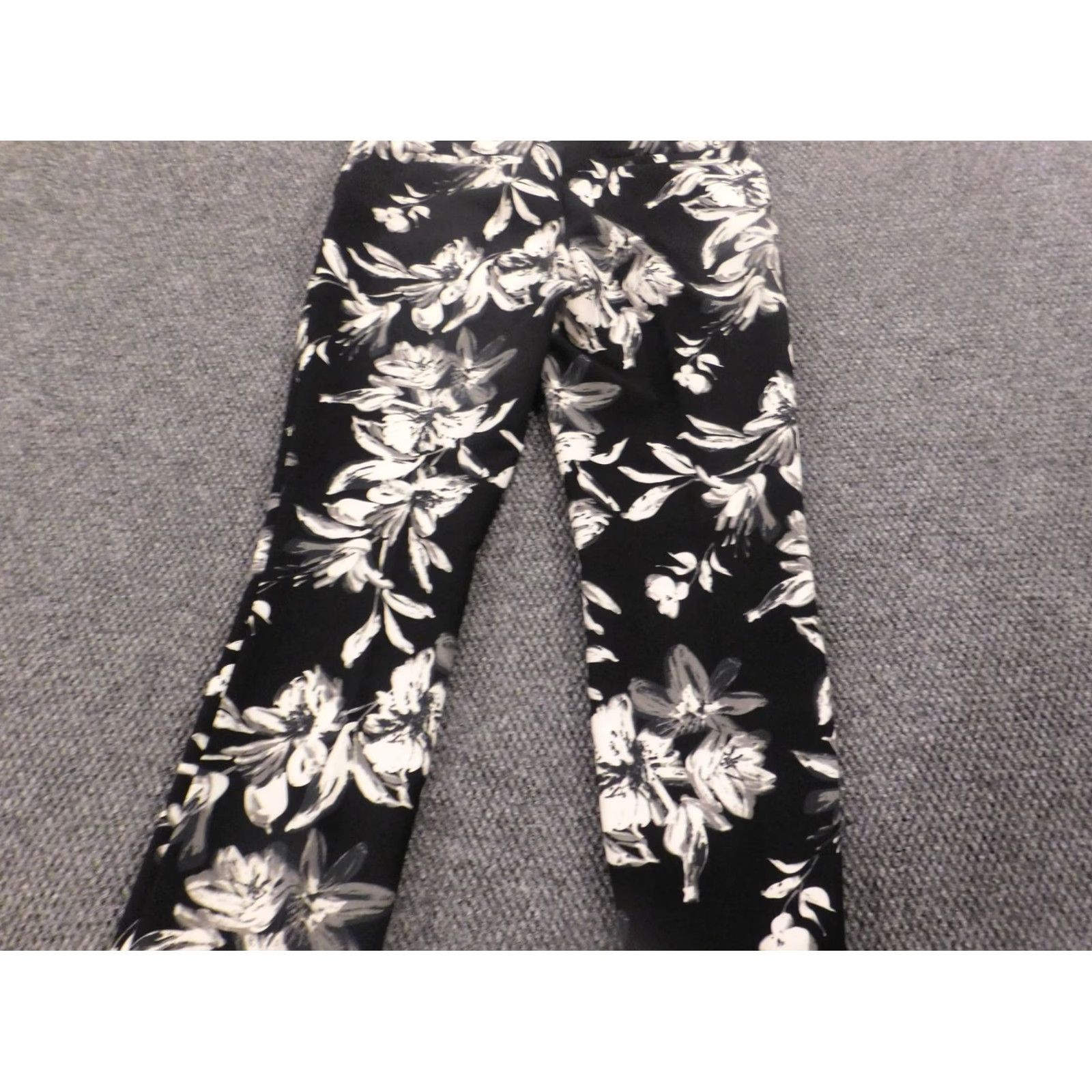 Cynthia Rowley Cynthia Rowley Womens Pants Black Floral Straight Chino Slacks 8 Regular Zip Inseam 27 Size 24" / US 00 / IT 34 - 5 Thumbnail