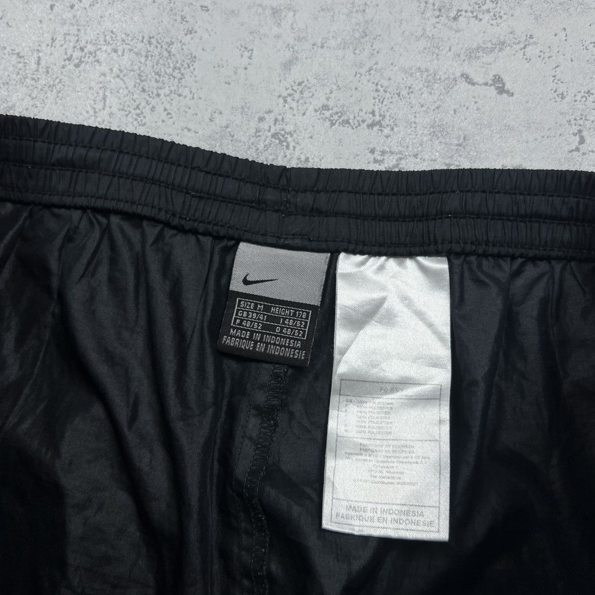 Nike 90s NIKE SWOOSH VINTAGE PARACHUTE Y2K GORPCORE RETRO PANTS Size US 32 / EU 48 - 6 Thumbnail
