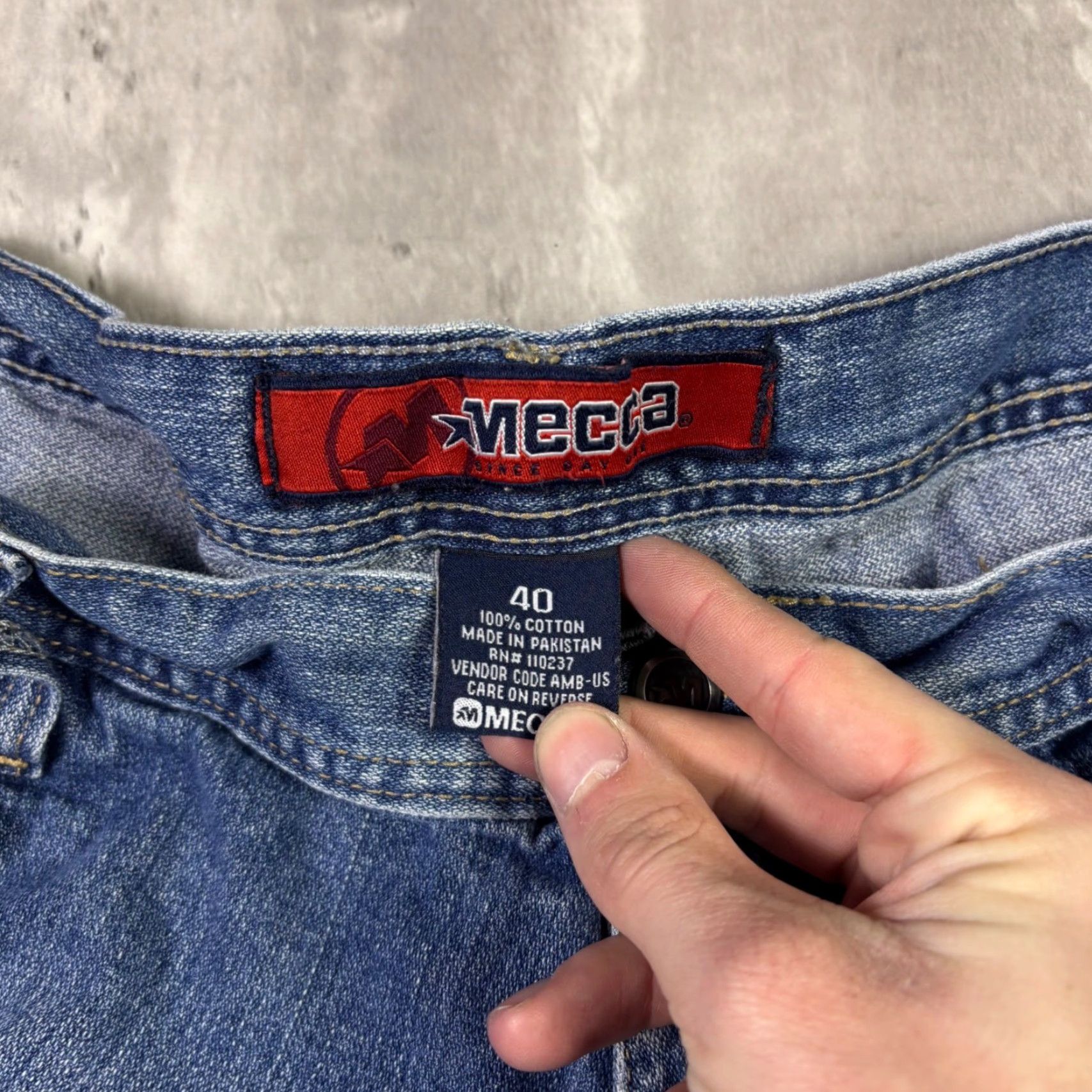 Vintage VINTAGE Mecca Bermuda Shorts Denim Blue 34 Mens High Rise 5-Pocket Relaxed Button Fly Baggy Streetwear Grunge" Size US 34 / EU 50 - 7 Thumbnail