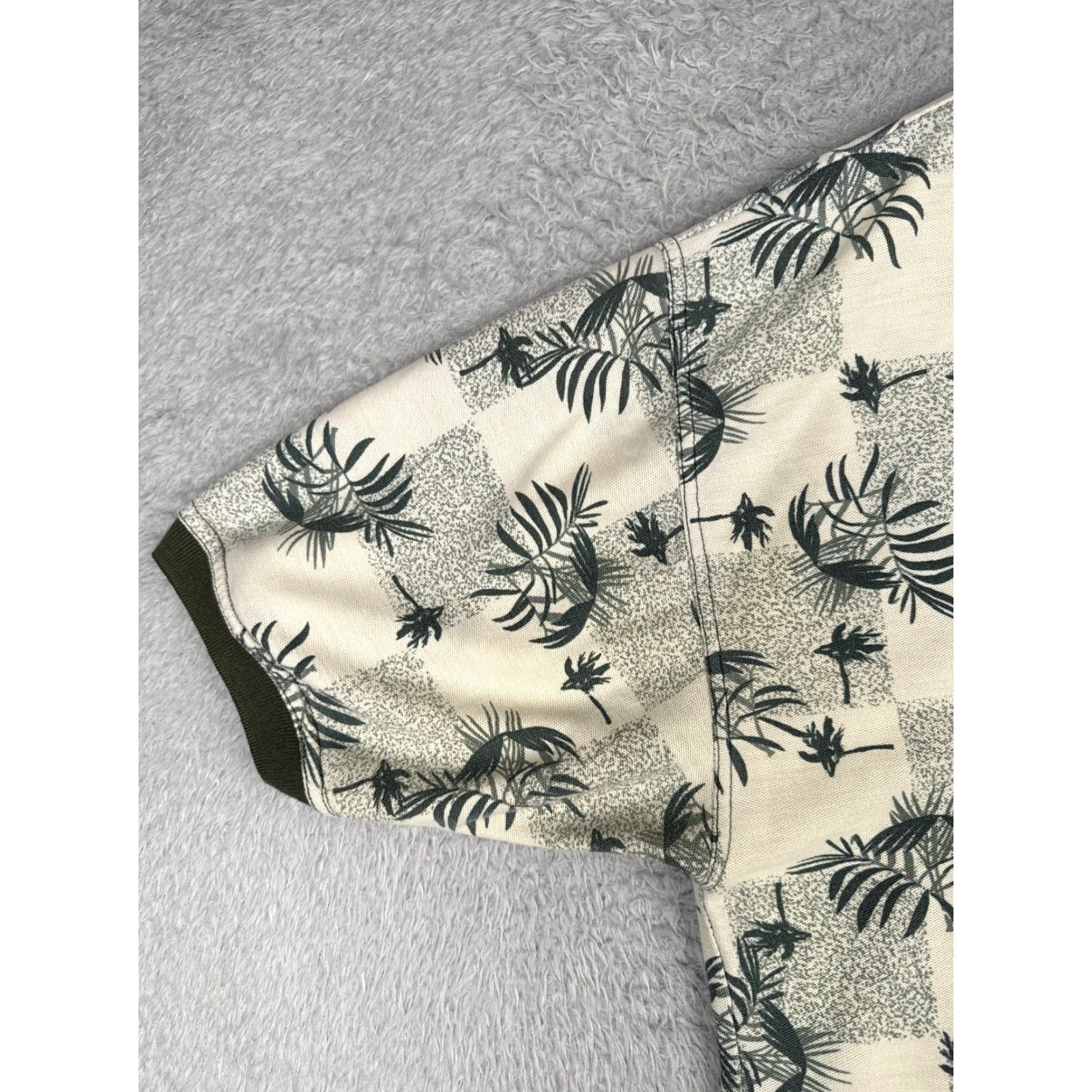 Bugle Boy VINTAGE Bugle Boy Polo Shirt Adult XL Ivory Green Palm Check Poly READ Polo Shirt Adult XL Green Ivory Palm Check Bugle Boy Polo Shirt Size US XL / EU 56 / 4 - 3 Thumbnail