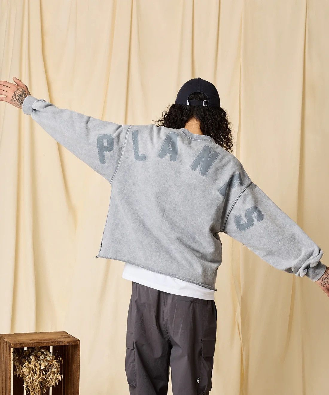 Paper Planes NWOT PAPER PLANES SNOW WASH OPEN BOTTOM CREWNECK Size US M / EU 48-50 / 2 - 1 Thumbnail