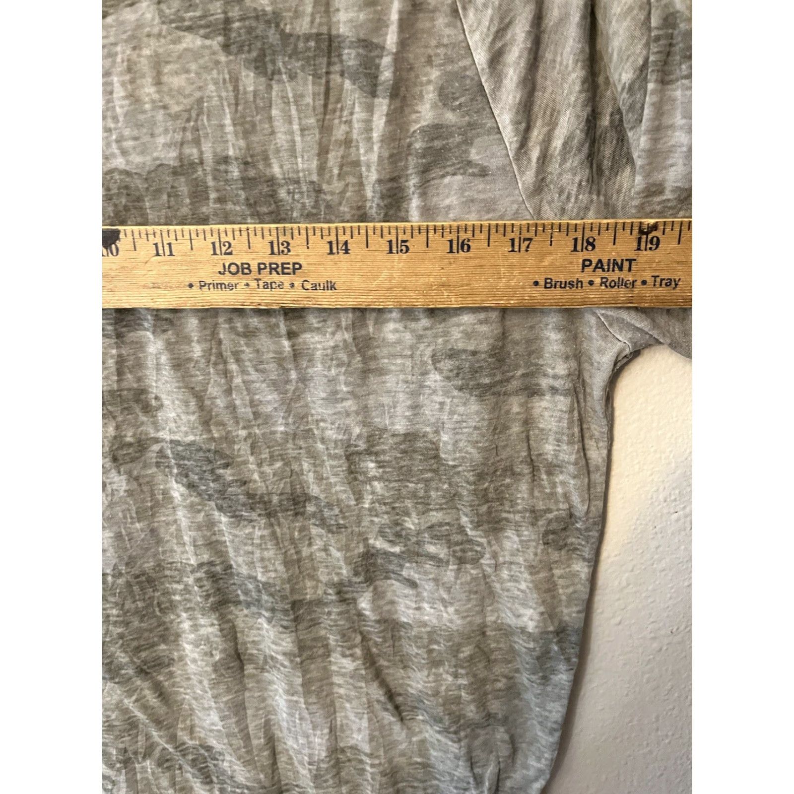 American Eagle Outfitters American Eagle Womens V Neck Tee Size Large Camo Green S/S Size L / US 10 / IT 46 - 5 Thumbnail