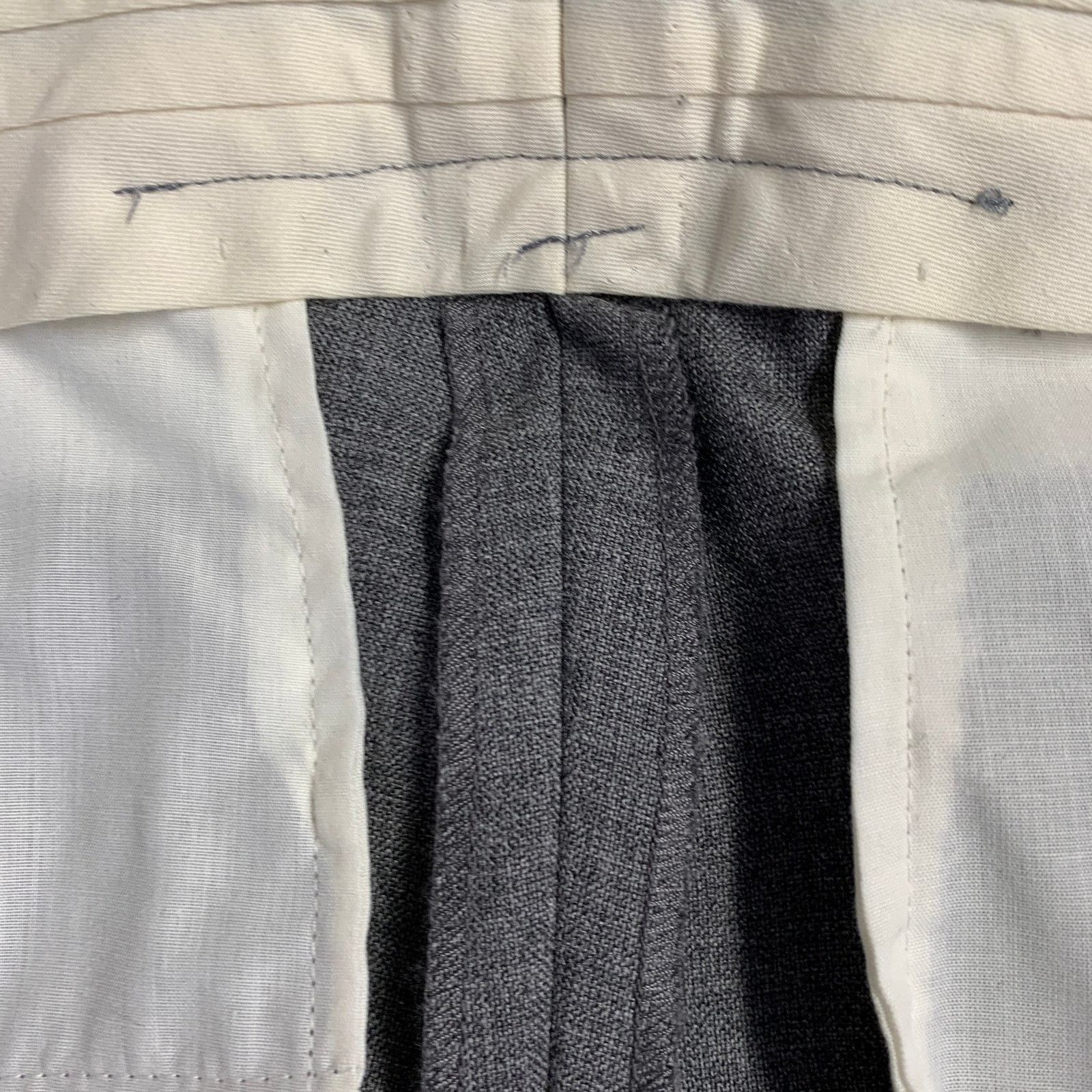 AMI Size 38 Grey Wool Notch Lapel Suit Size 38R - 14 Thumbnail