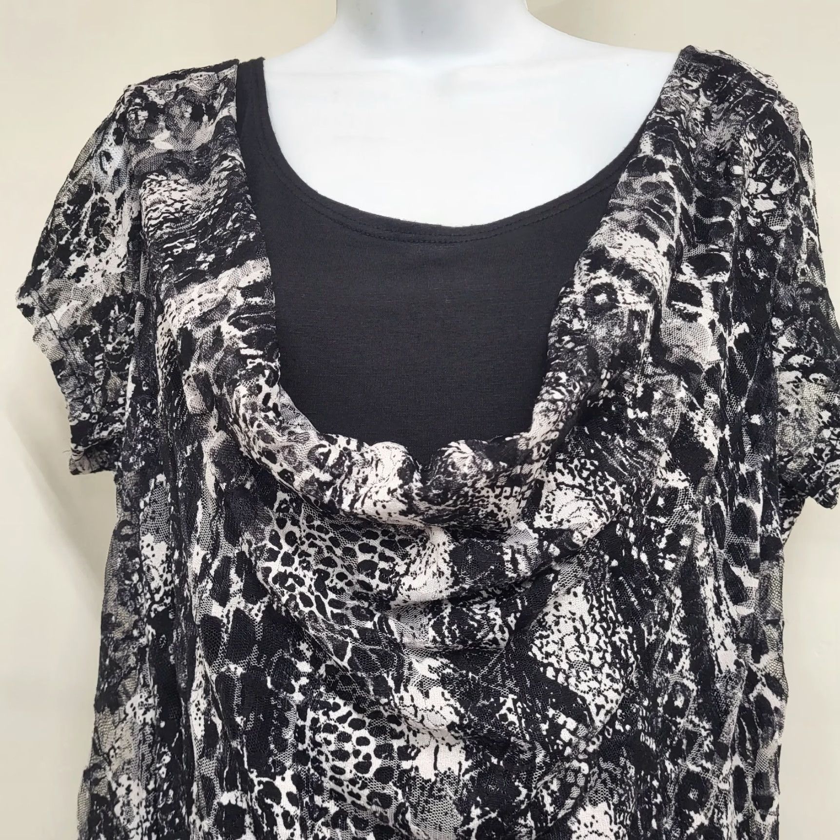 Vintage ACW American City Wear Blouse Women's 2X Black/White Draped Neck Animal Print Knit Short Sleeve Lined Plus Size 2XL Womens Size XXL / US 16-18 / IT 52-54 - 4 Thumbnail