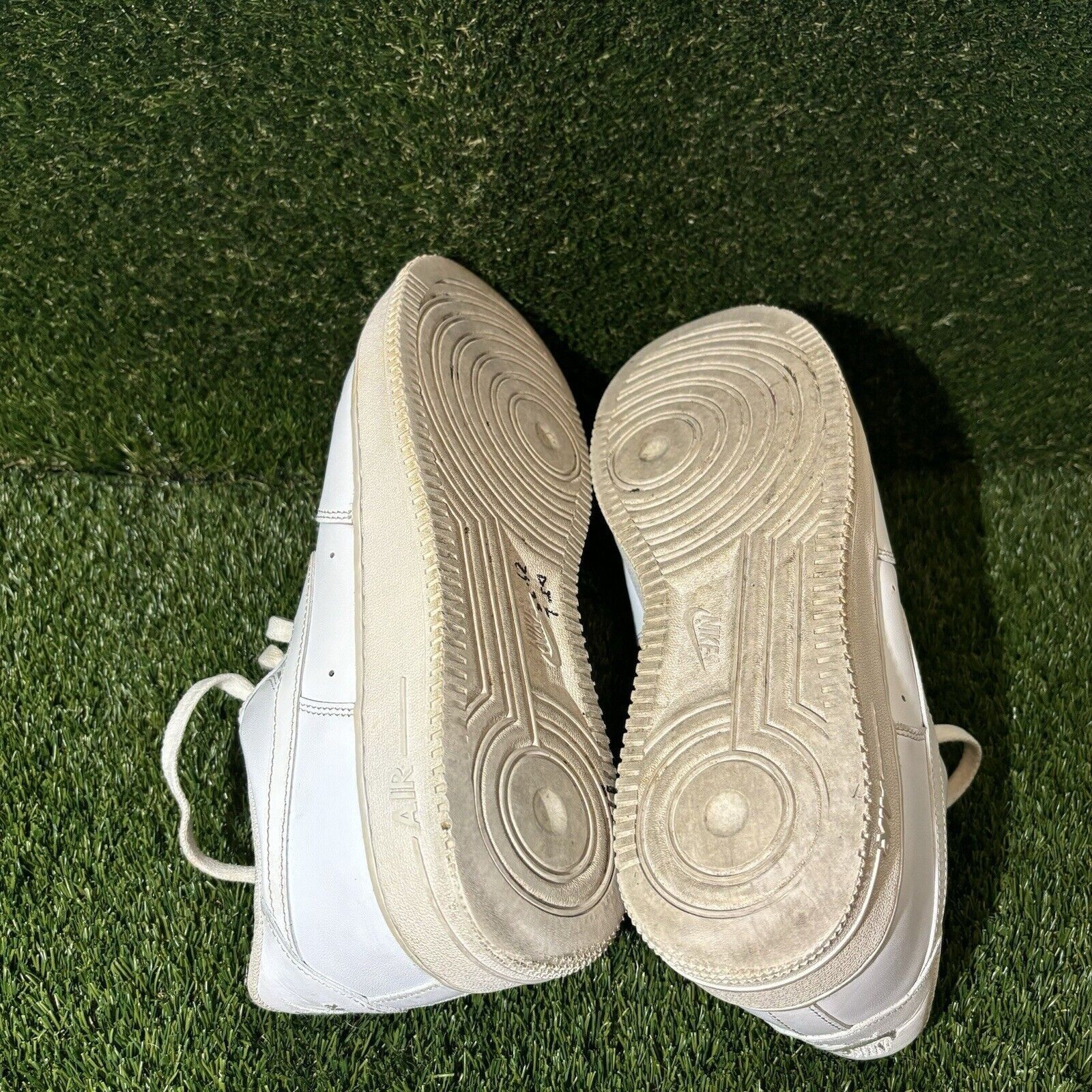 Nike Size 12 - Nike Air Force 1 '07 Low Triple White Size US 12 / EU 45 - 6 Thumbnail