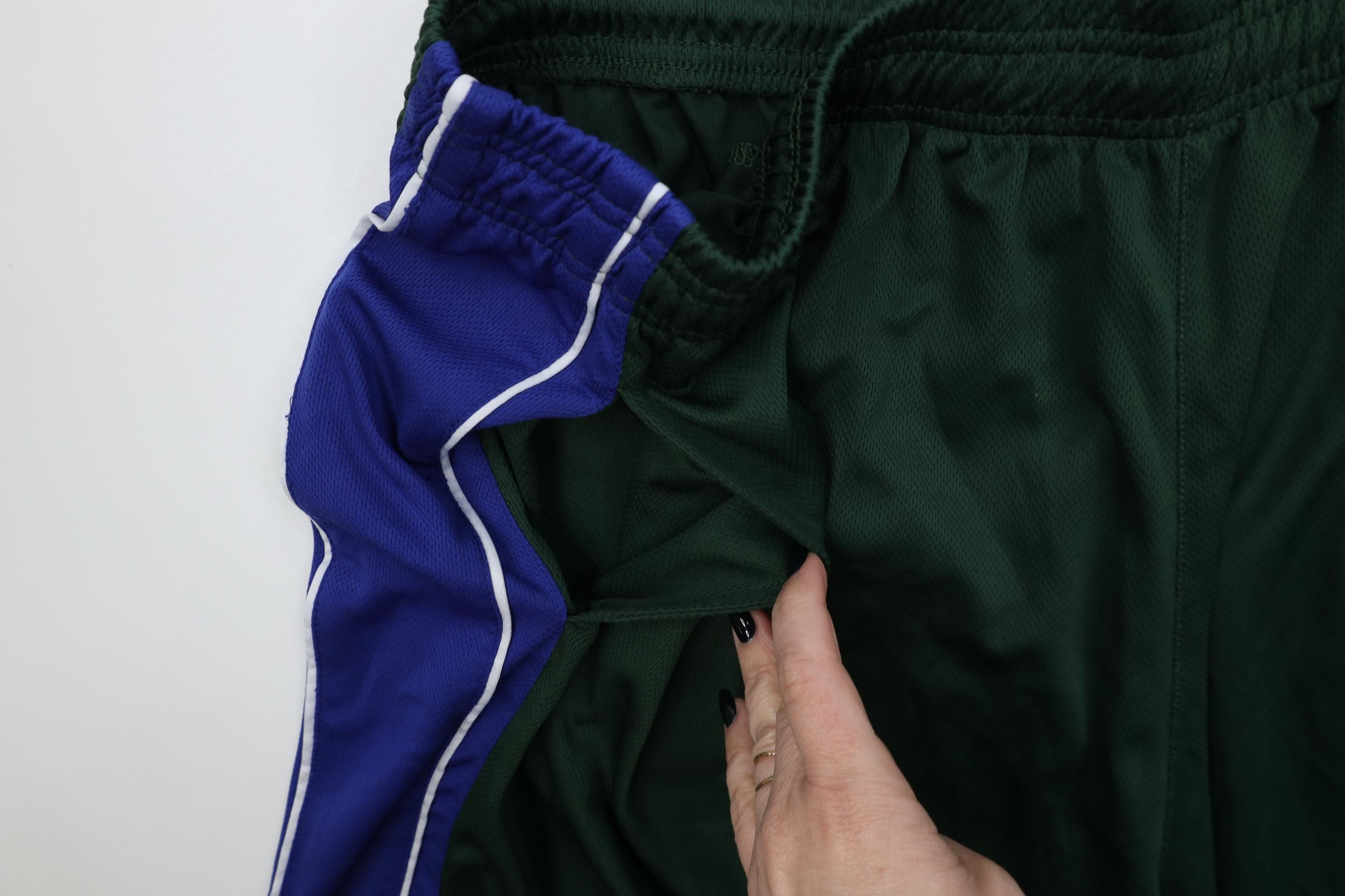 Majestic Vintage Majestic Above Knee Milwaukee Bucks Shorts Size US 42 / EU 58 - 6 Thumbnail