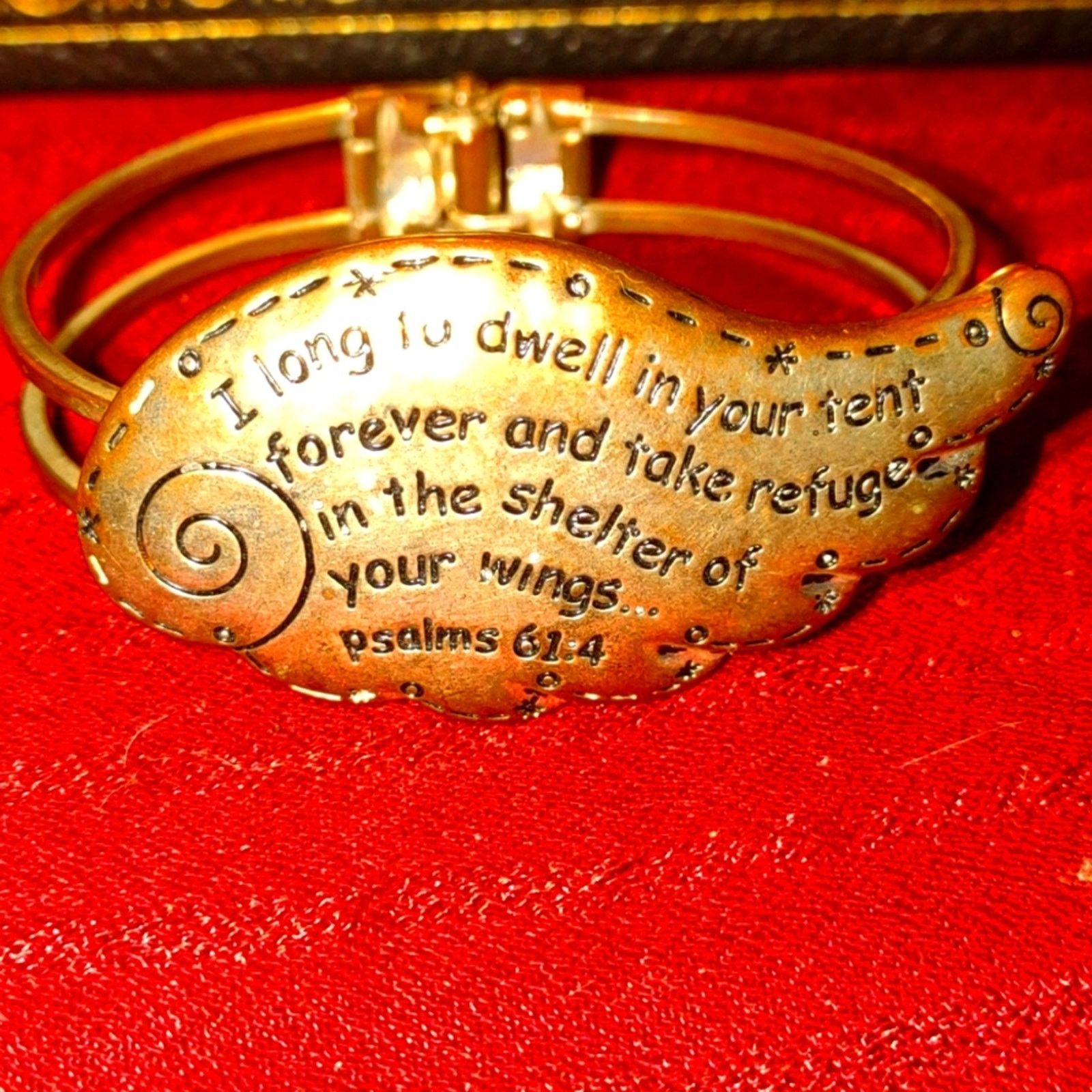 Vintage Religious vintage gold Leaf clamp bracelet Psalms 61: 4 Size ONE SIZE - 2 Thumbnail