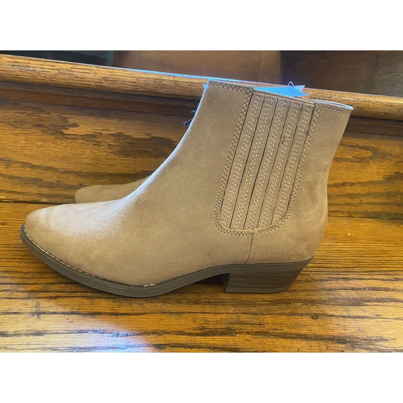 Other NWT Universal Thread Boots Memory Foam Women’s 6.5M $35 Size US 6.5 / IT 36.5 - 4 Thumbnail