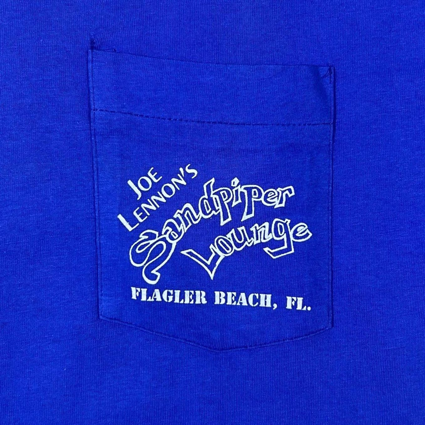 Fruit Of The Loom VINTAGE Joe Lennon's Sandpiper Lounge Flagler Beach, FL Single Stitch T-Shirt L Blue Mens Vintage 90s Graphic Pocket Tee Size US L / EU 52-54 / 3 - 4 Thumbnail