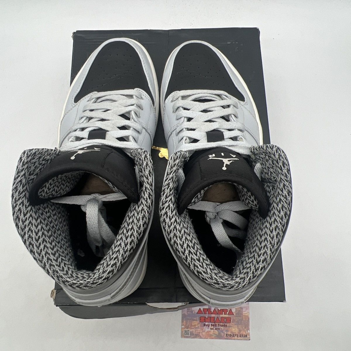 Jordan Brand Air Jordan 1 mid wolf grey Size US 8.5 / EU 41-42 - 9 Thumbnail