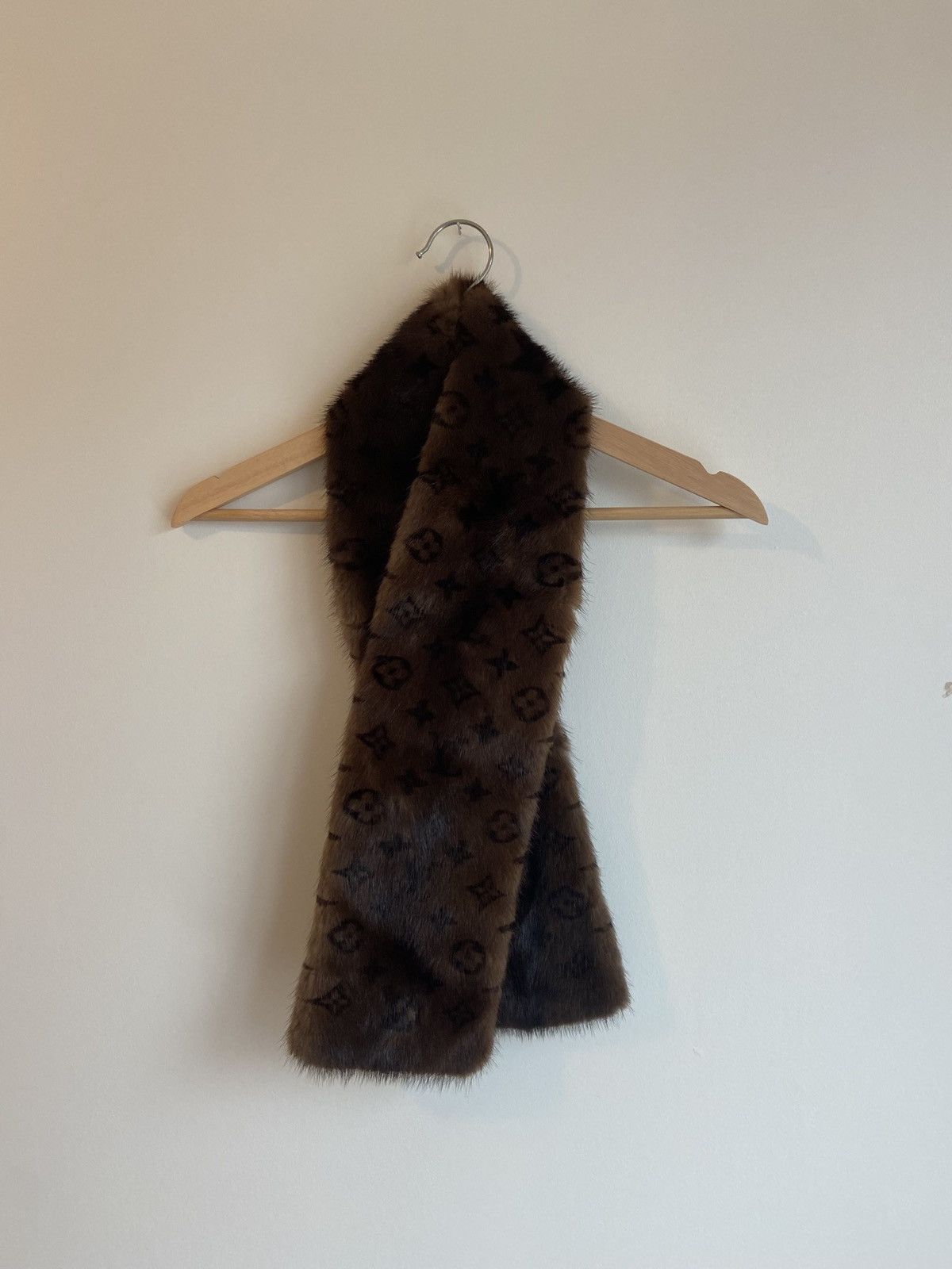 Louis Vuitton Louis Vuitton 2015 Monogram Mink Stole Size ONE SIZE - 3 Thumbnail