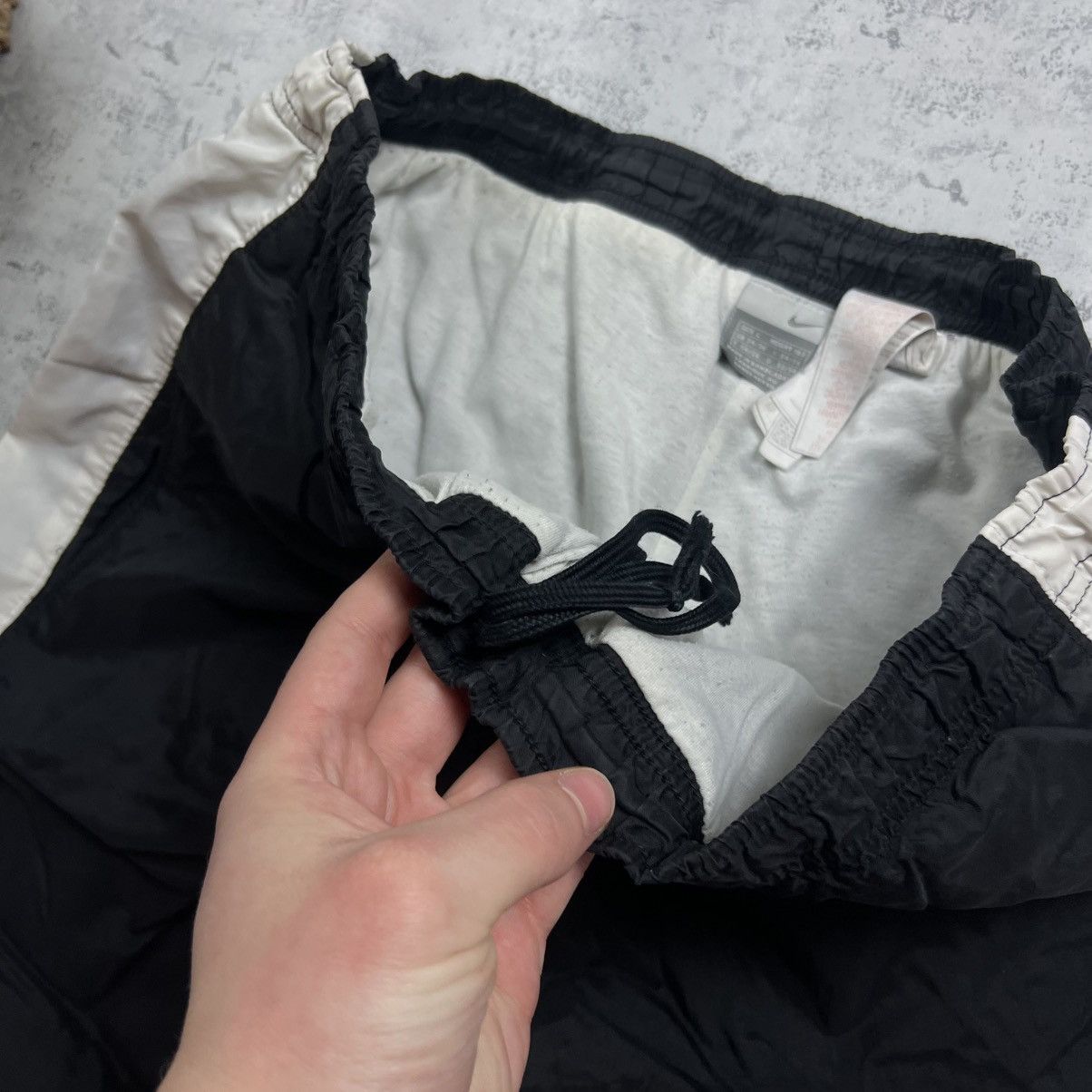 Nike 90s NIK EMBEOIDERED LOGO VINTAGE GORPCPORE PARACHUTE PANTS Size US 32 / EU 48 - 4 Thumbnail