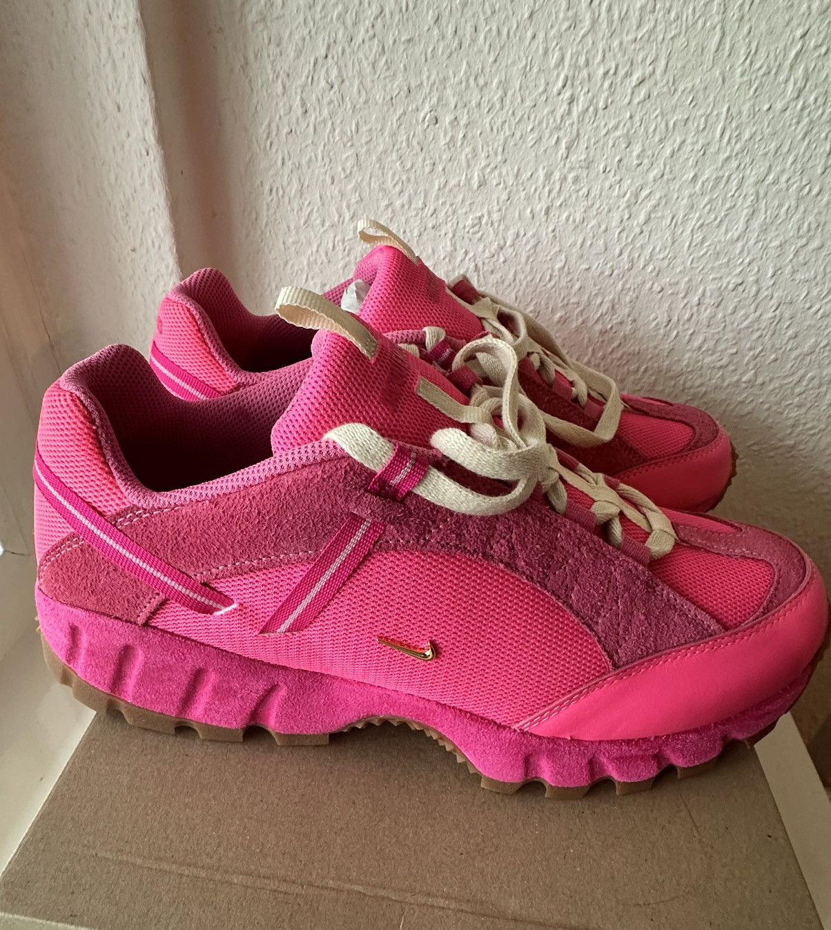 Jacquemus × Nike Nike x Jacquemus Humara Pink Flash - Women’s 10/Men’s 8.5 Size US 10 / IT 40 - 2 Thumbnail