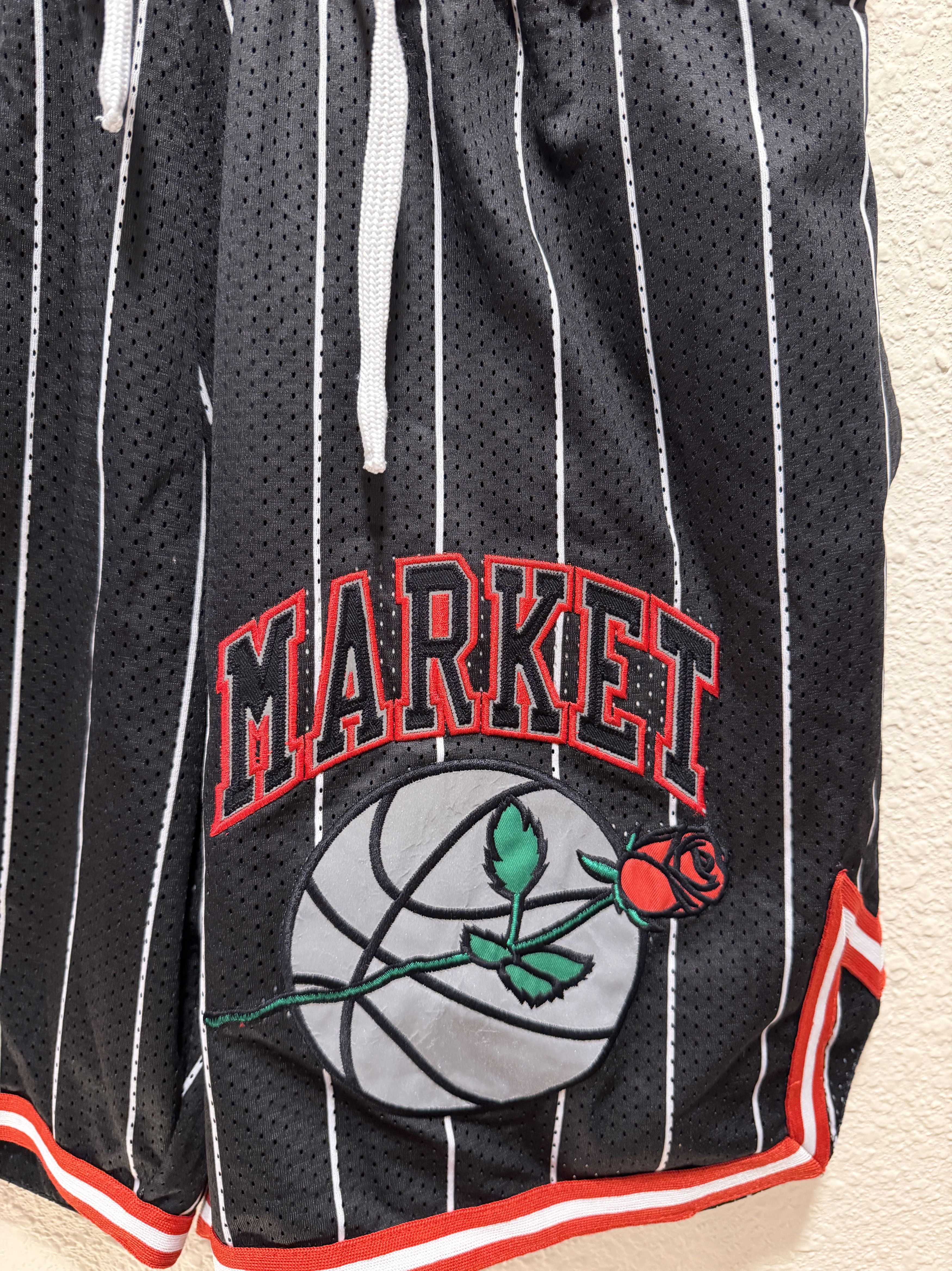 Market Market Chicago Bulls bball shorts Size US 34 / EU 50 - 2 Thumbnail