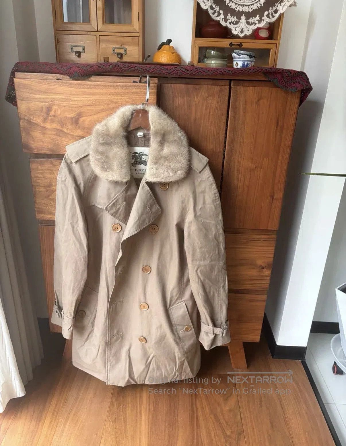 Burberry Beige Fur Collar Double. Size US M / EU 48-50 / 2 - 1 Thumbnail