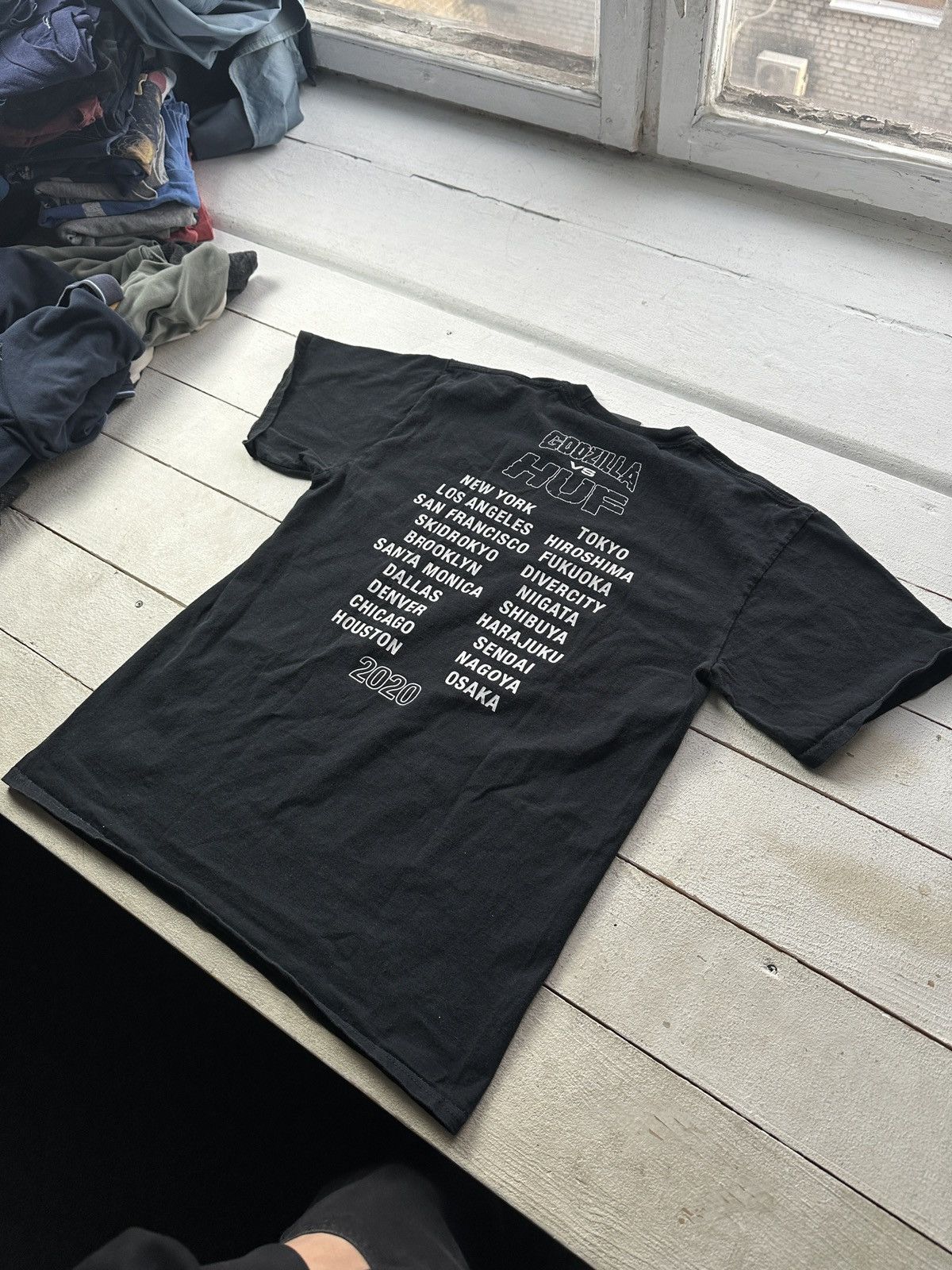 Huf 🚨GODZILLA VS HUF 2020 BIG LOGO t shirt sk8 rap black Size US M / EU 48-50 / 2 - 7 Thumbnail