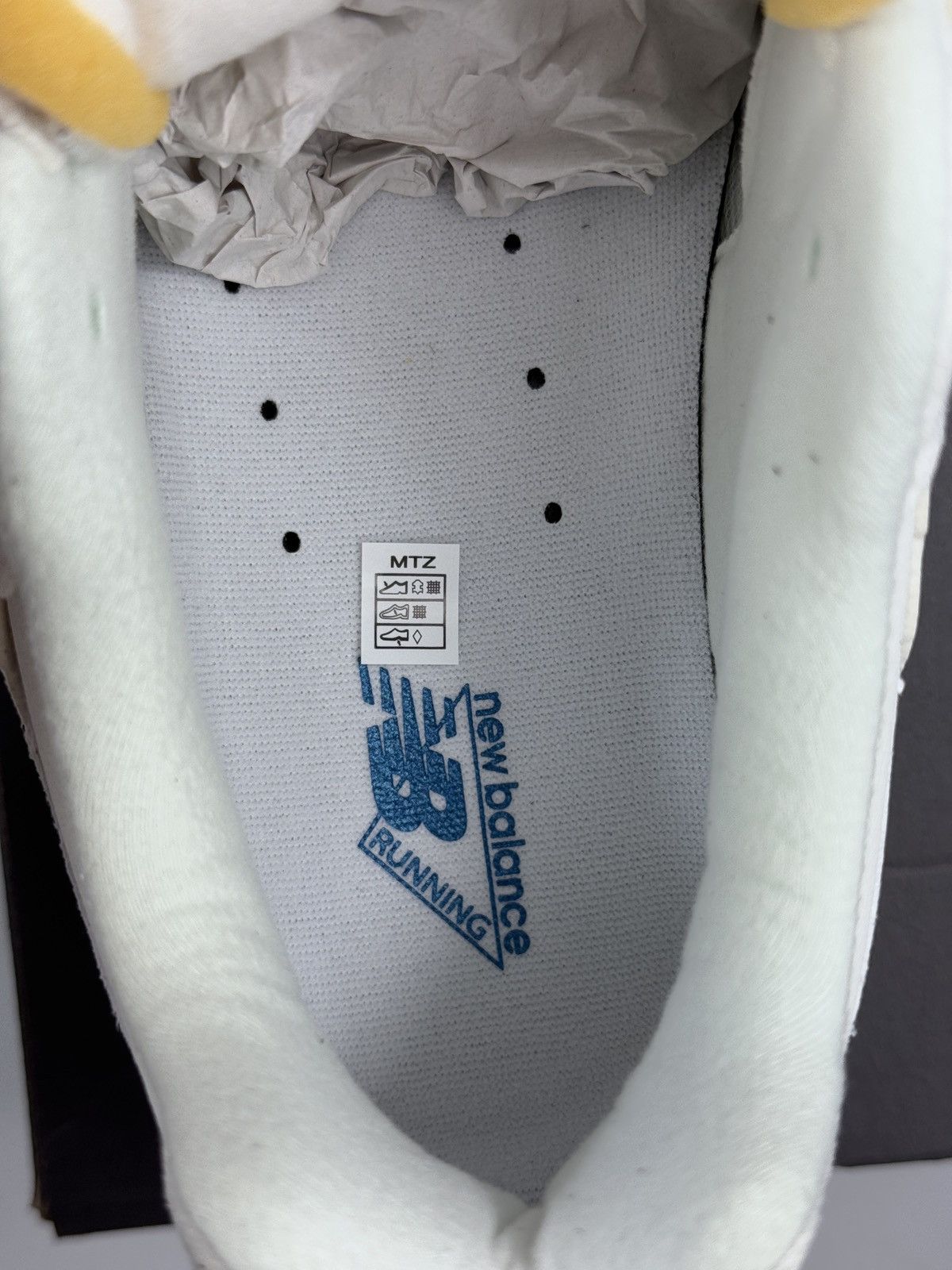 New Balance NEW BALANCE 2002R Size US 8 / EU 41 - 8 Thumbnail
