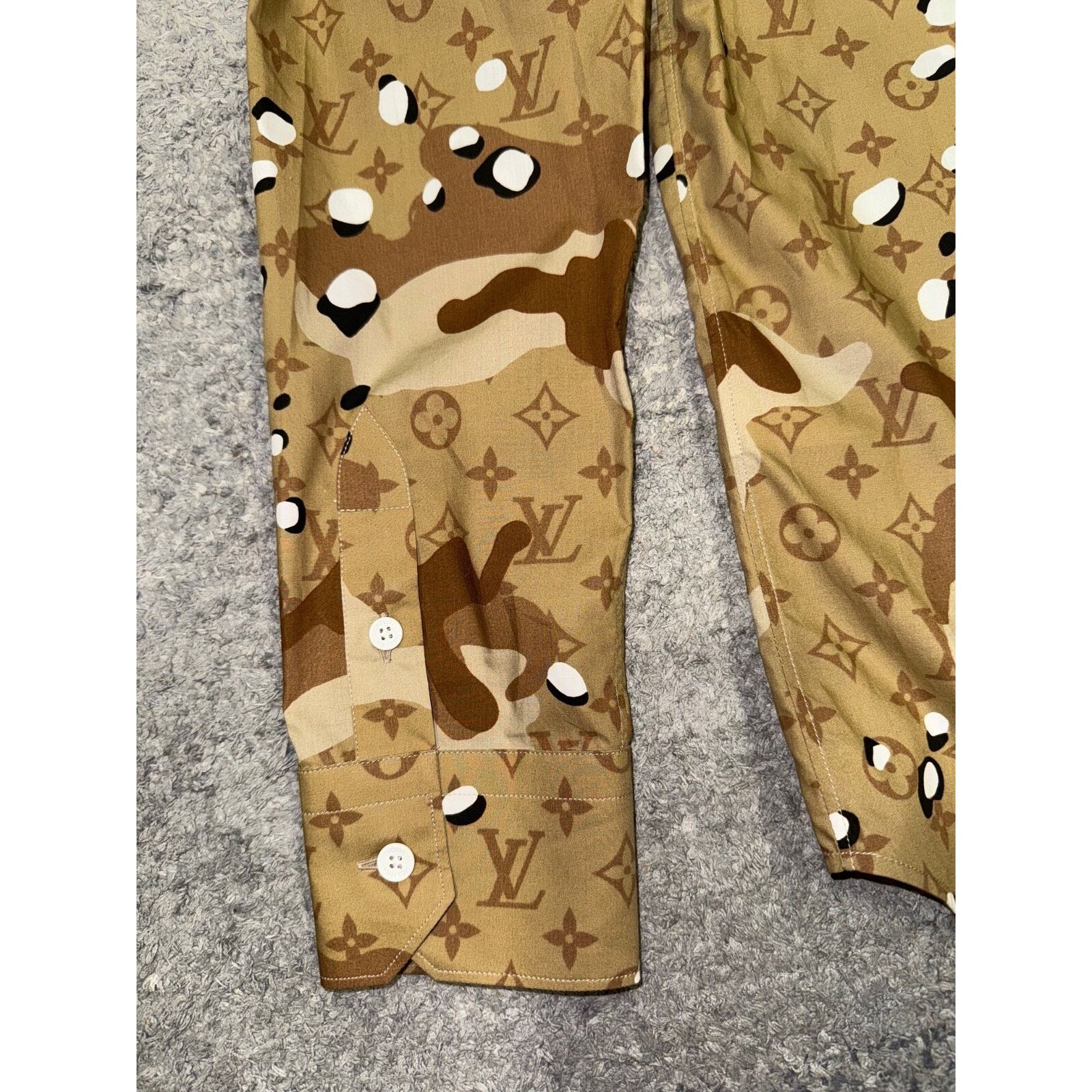 Louis Vuitton Louis Vuitton Desert Camo DNA Long Sleeve Logo Monogram Size US S / EU 44-46 / 1 - 13 Thumbnail