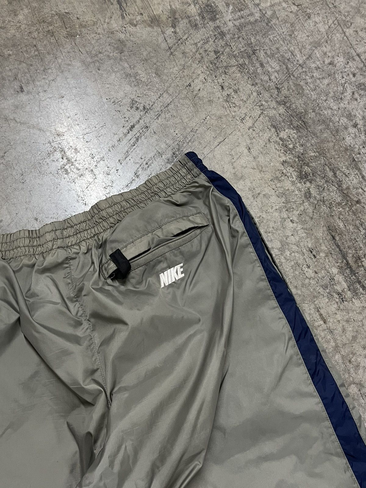 Nike Nike track pants y2k baggy fit streetwear hype rare drill Size US 32 / EU 48 - 6 Thumbnail