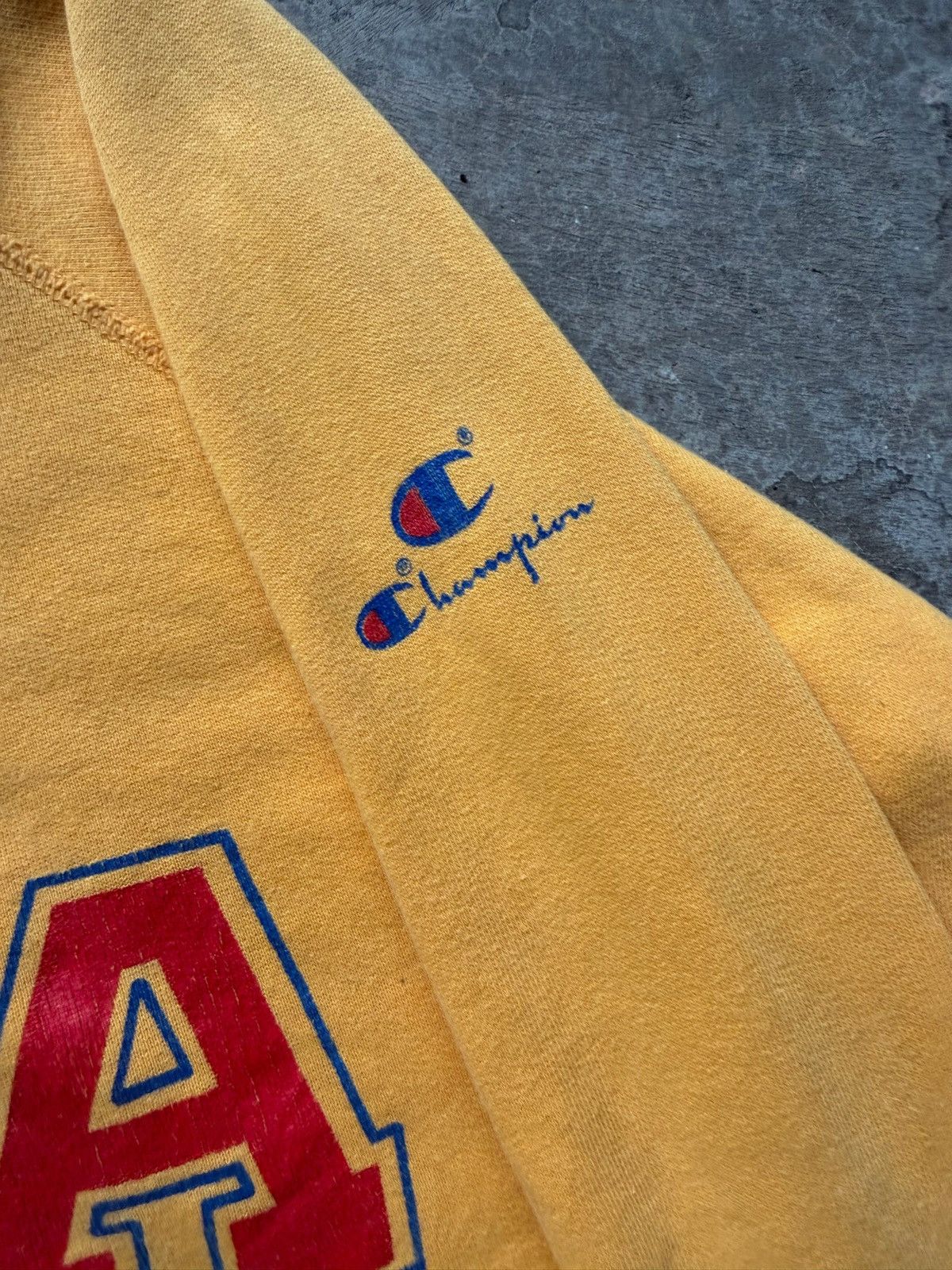 Champion Vintage USA Champion Yellow Crewneck Size US XL / EU 56 / 4 - 2 Thumbnail