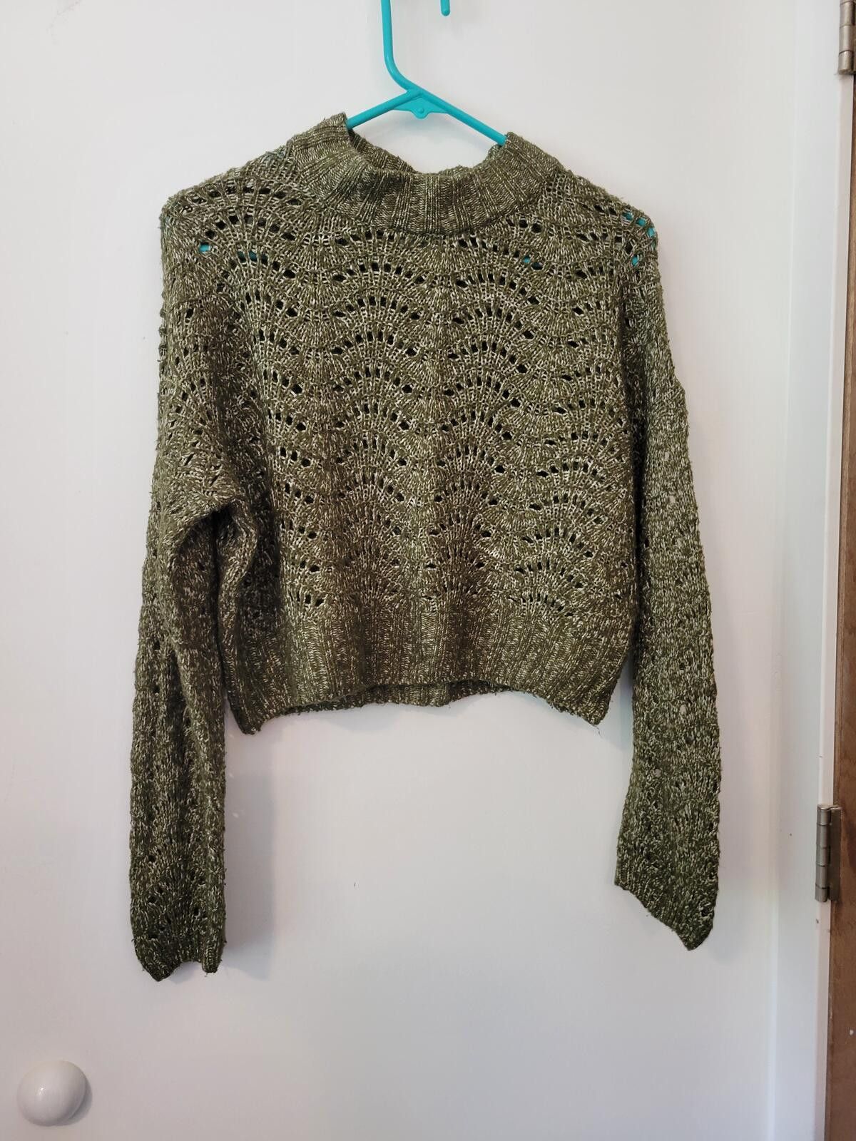 Urban Outfitters Urban Outfitters Olive Green Cropped Knit Sweater Size S / US 4 / IT 40 - 1 Thumbnail