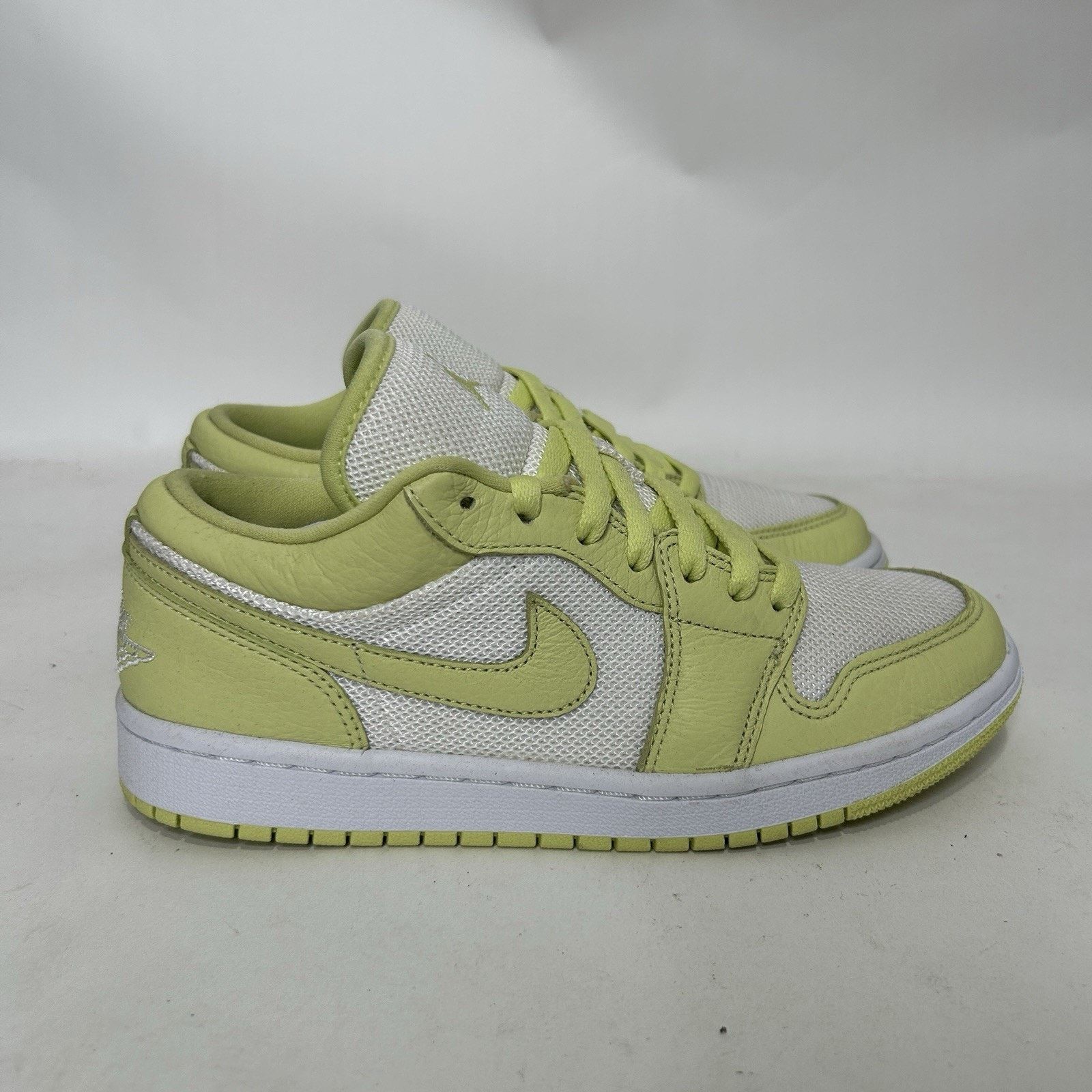Jordan Brand Nike Air Jordan 1 Low WMNS “Limelight/White Light Green” Size US 8.5 / IT 38.5 - 4 Thumbnail