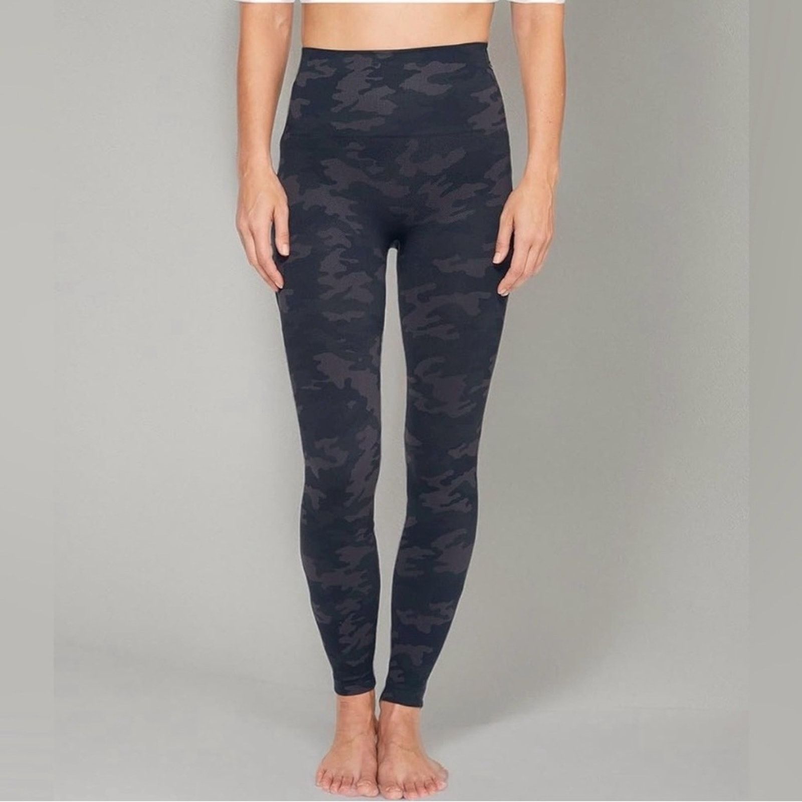 Spanx Spanx Seamless Camo High-Waisted Leggings Gray Ankle Casual Size 29" - 1 Thumbnail