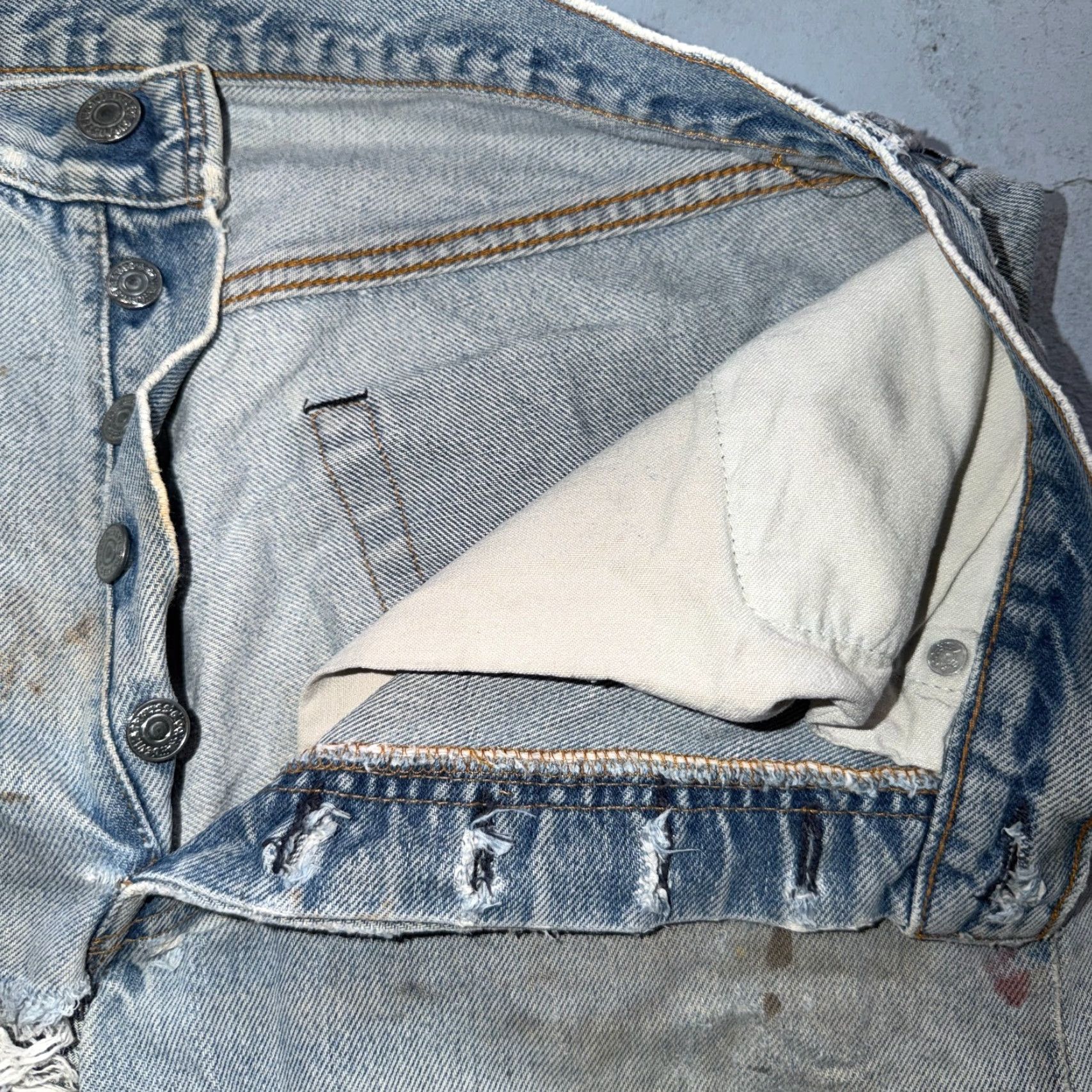 Levi's VINTAGE Levi's 501 Jeans Mens Classic 32x36 30x32 80s USA Distressed Light Blue Denim Straight Size US 30 / EU 46 - 2 Thumbnail