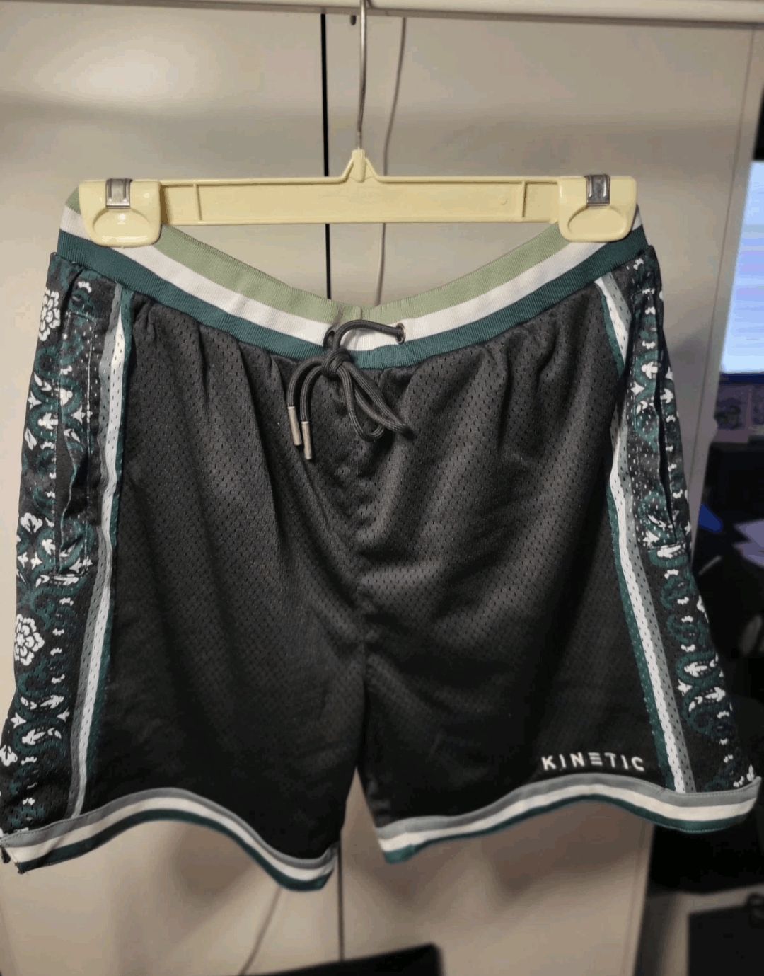 Vintage Kinetic Kings Active Shorts- Black / Green - Size Large Size US 33 - 1 Thumbnail