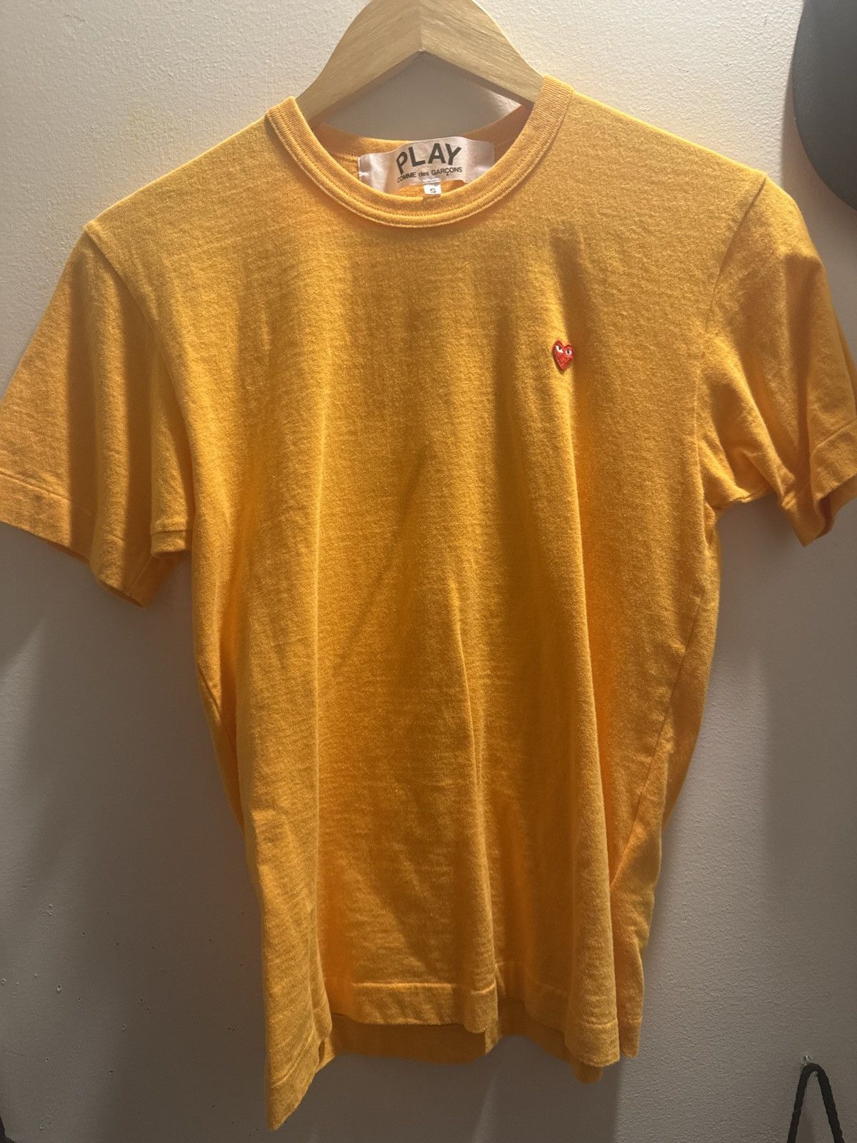 Comme des Garcons PLAY Comme des garçons play - yellow - small (fits like xs) Size US S / EU 44-46 / 1 - 1 Thumbnail