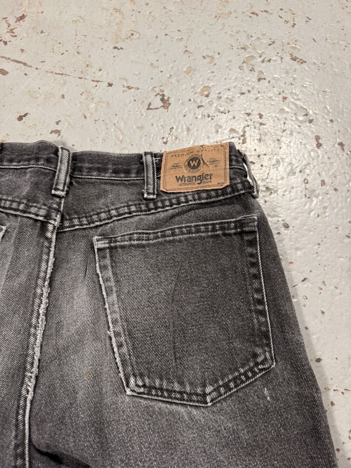 Wrangler Vintage Wrangler Basics Pink Floyd Faded Denim Jorts Size US 32 / EU 48 - 4 Thumbnail