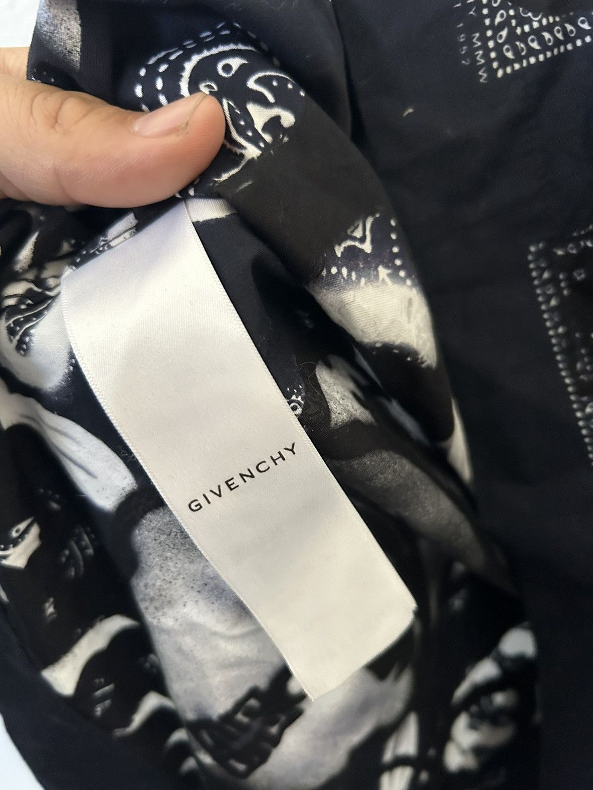 Givenchy Givenchy Chito Shirt Size US L / EU 52-54 / 3 - 5 Thumbnail