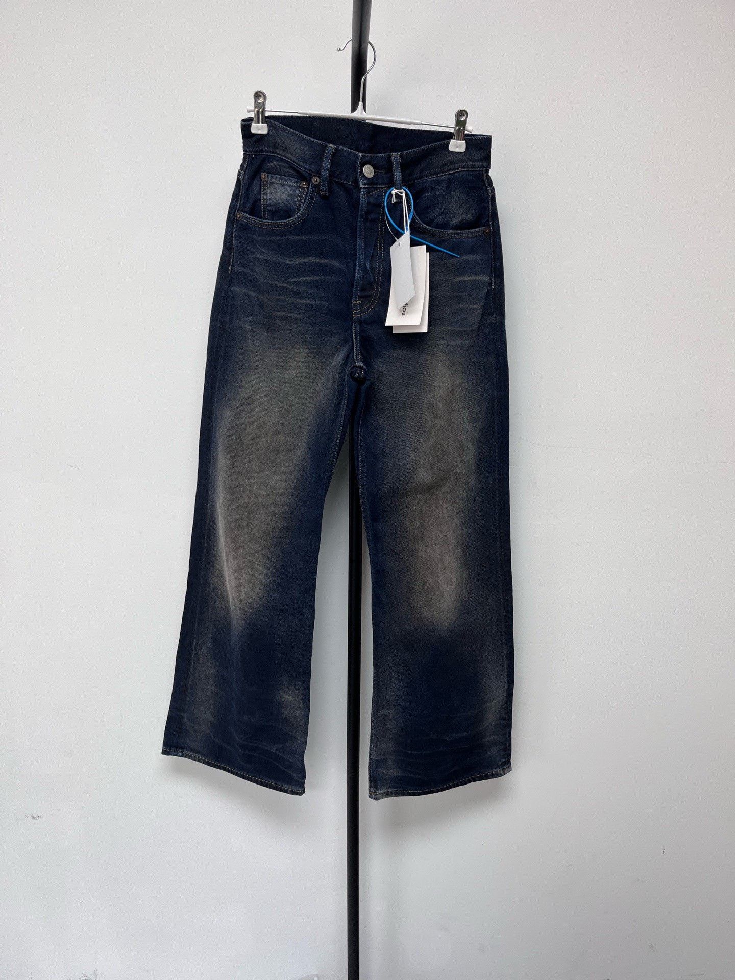 Acne Studios Acne Studios Baggy Mid-Rise Logo Patch Jeans Size US 30 / EU 46 - 1 Thumbnail