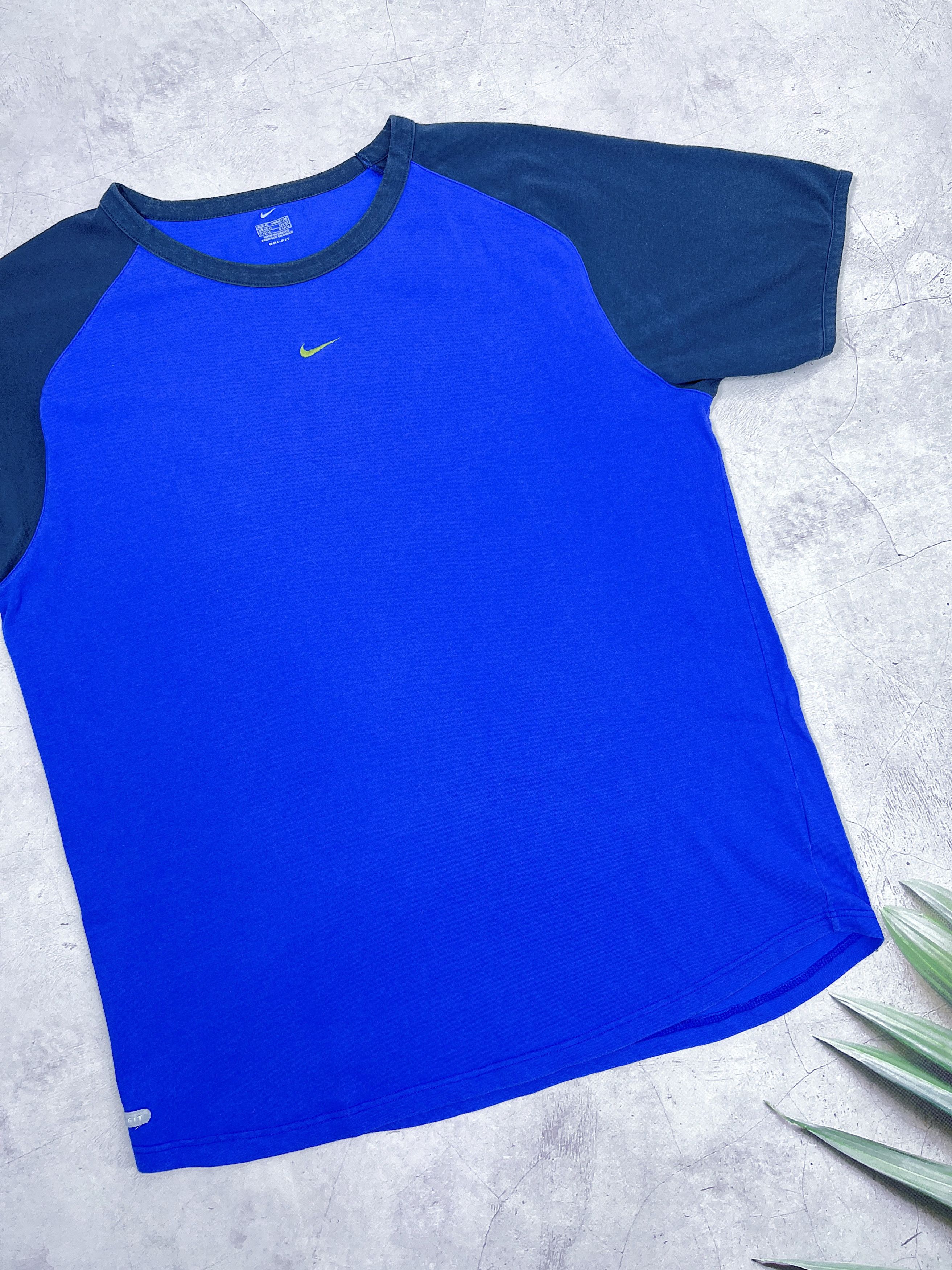 Nike × Vintage Vintage Nike T-Shirt Central Swoosh Logo Size US L / EU 52-54 / 3 - 3 Thumbnail
