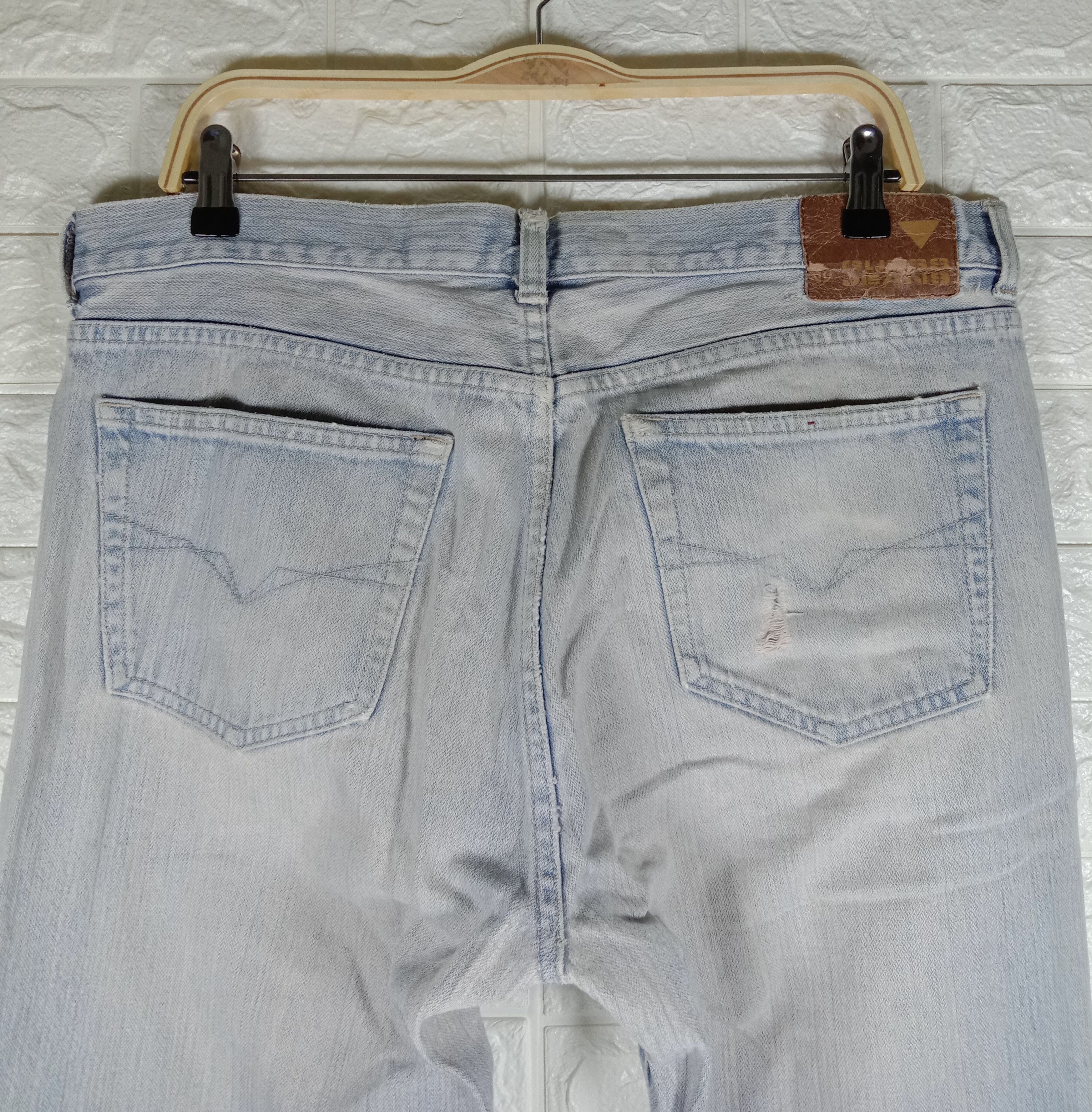 Guess Vintage Guess Light Wash Jeans Distressed Denim Size US 36 / EU 52 - 6 Thumbnail