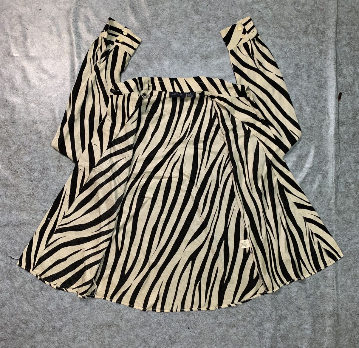 Anne Klein Rare Design Vintage Anne Klein Zebra Print Silk Blouse Size M / US 6-8 / IT 42-44 - 3 Thumbnail
