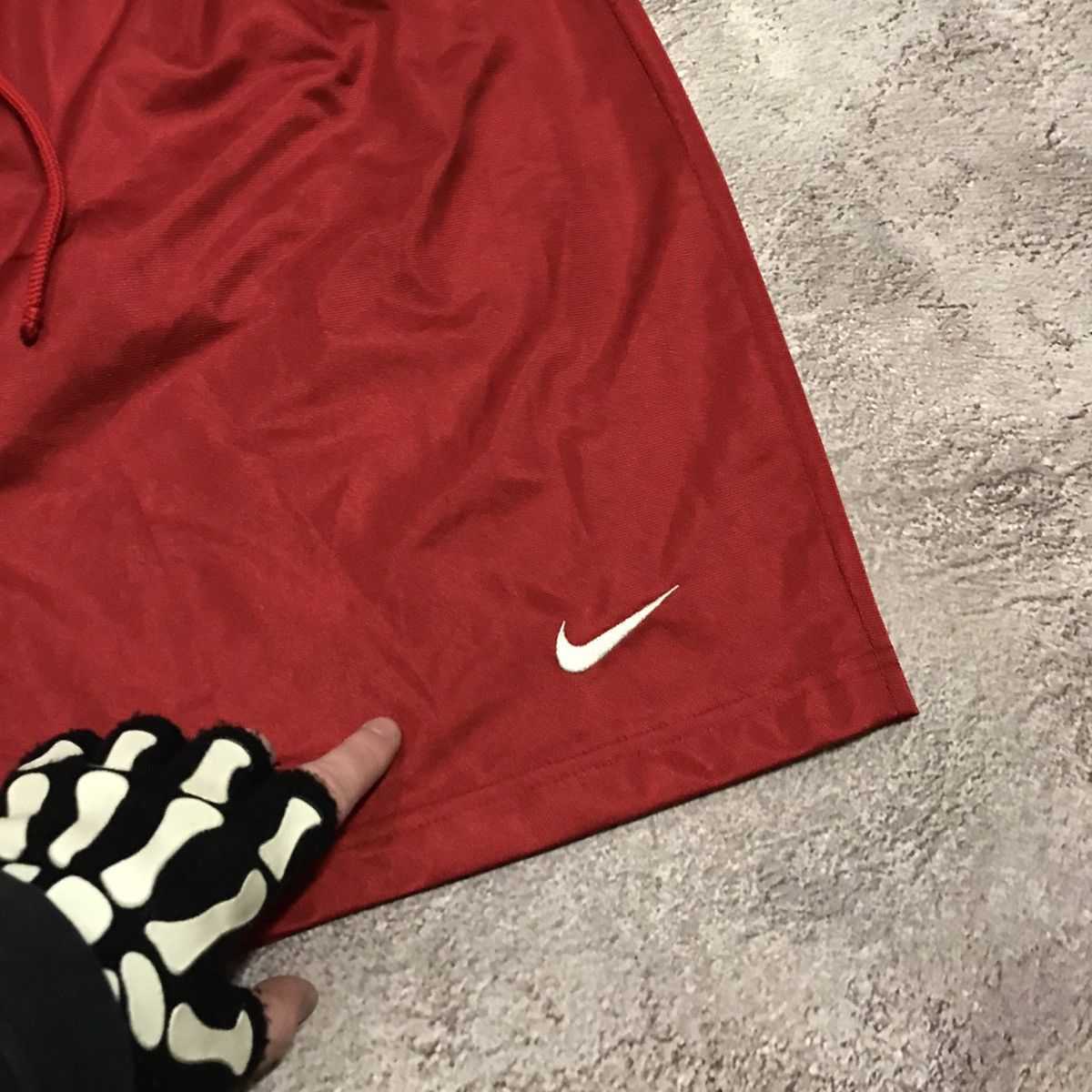 Vintage Vintage Nike Swoosh Shorts Y2K Streetwear Skate Red Faded 34 Size US 34 / EU 50 - 2 Thumbnail