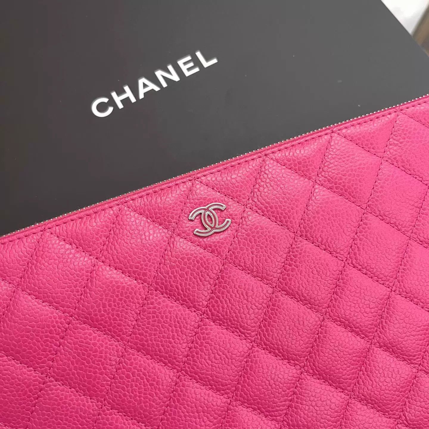 Chanel Chanel Litchi Cowhide Unused Clutch 26x12 AK940 Size ONE SIZE - 2 Thumbnail