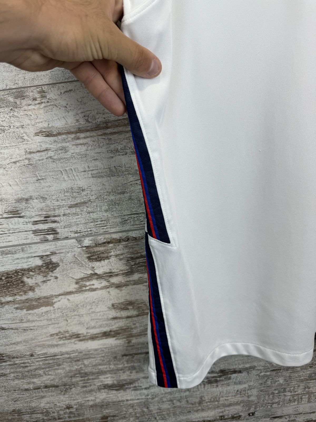Nike Mens Vintage Nike England National Team T-shirt jersey Size US L / EU 52-54 / 3 - 9 Thumbnail