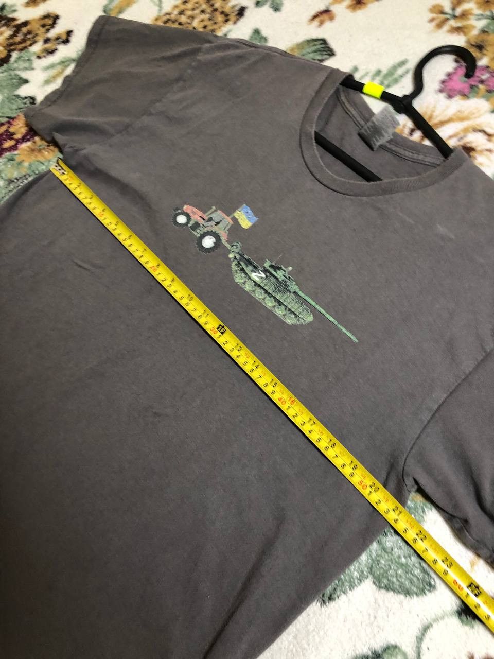 Other Support UKRAINE tractor pulling T-72 Russian tank T-shirt Size US L / EU 52-54 / 3 - 10 Thumbnail