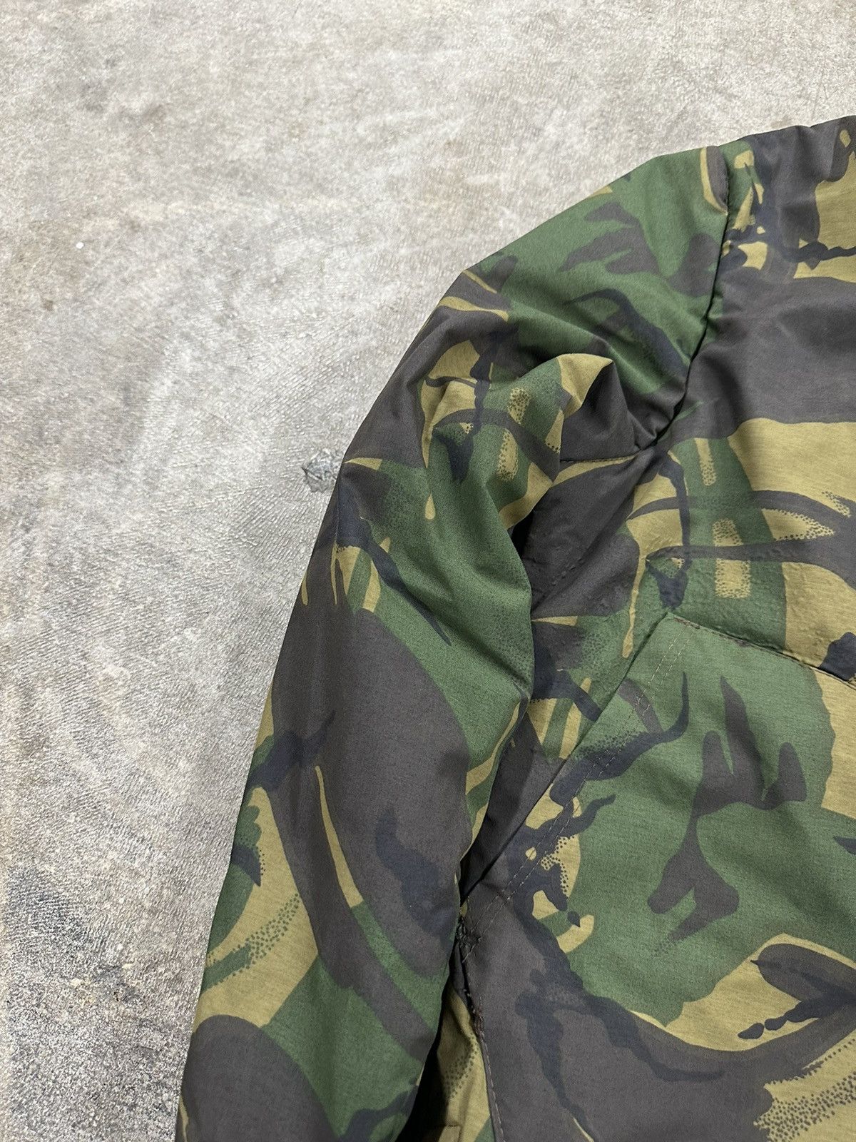 Vintage Vintage 80s Army Military Camouflage Bomber Jacket USA Size US S / EU 44-46 / 1 - 5 Thumbnail
